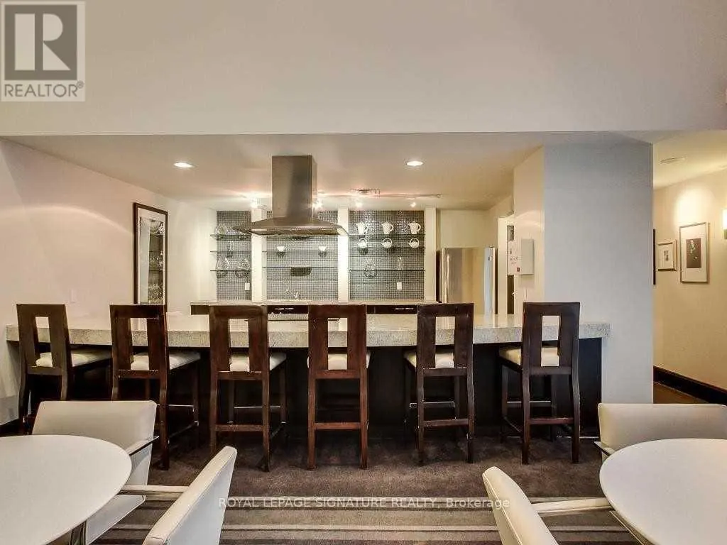 1315 - 438 KING STREET W