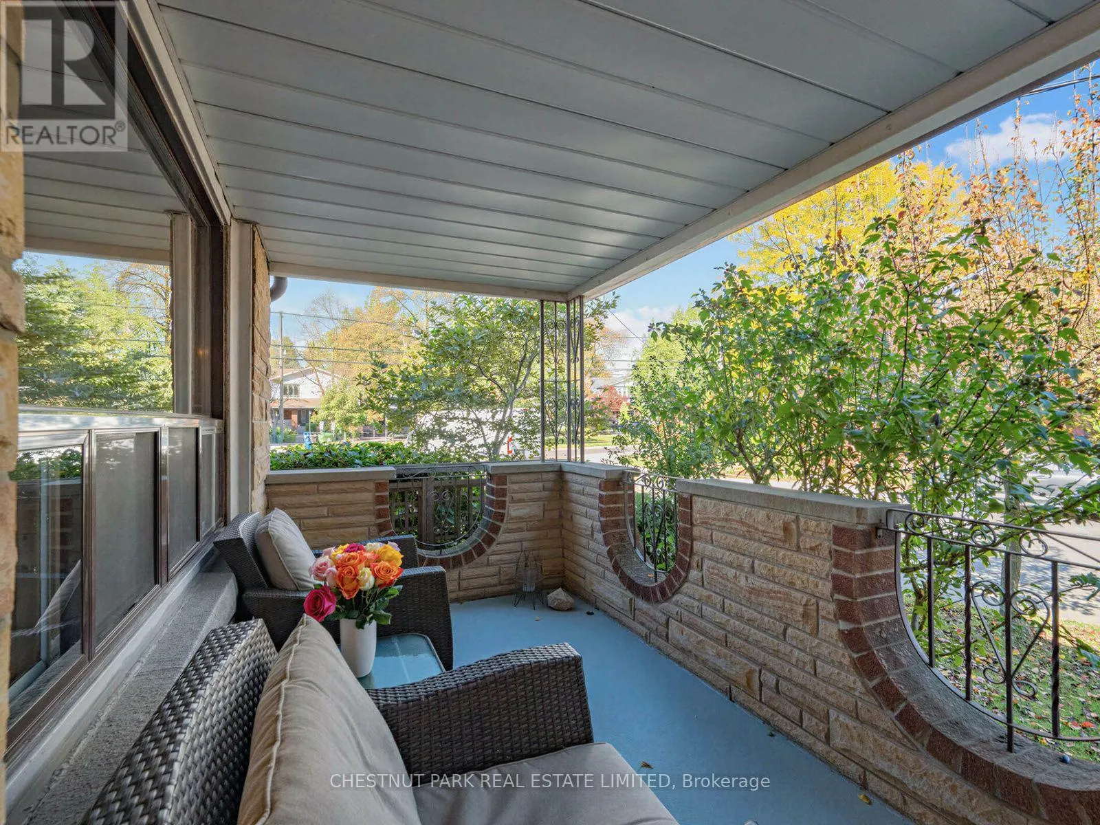 122 FORMAN AVENUE