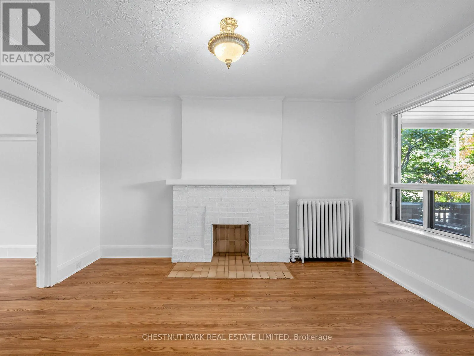 122 FORMAN AVENUE