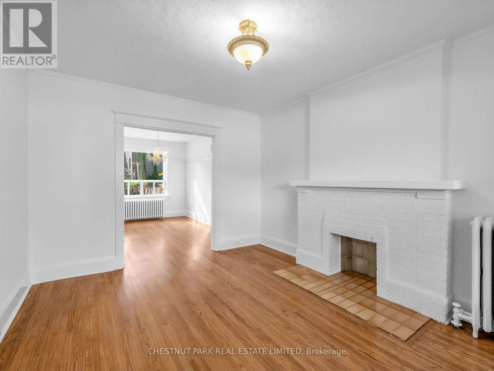 122 FORMAN AVENUE