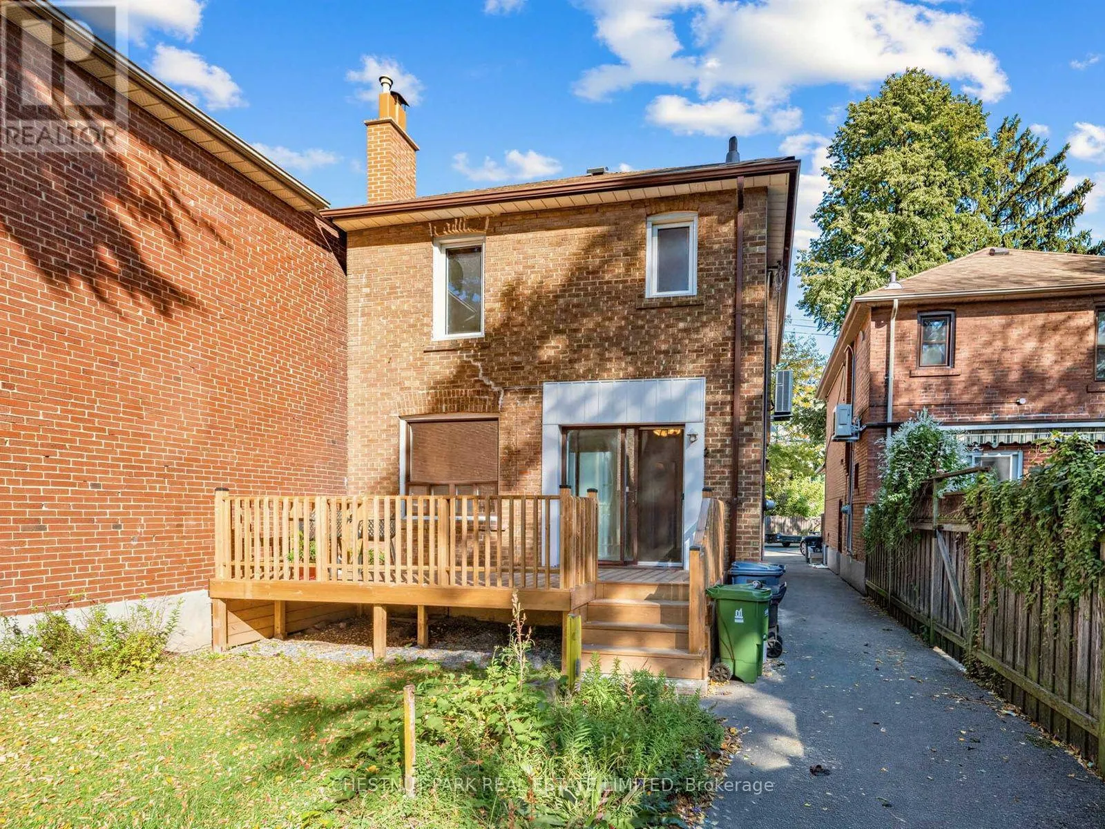 122 FORMAN AVENUE