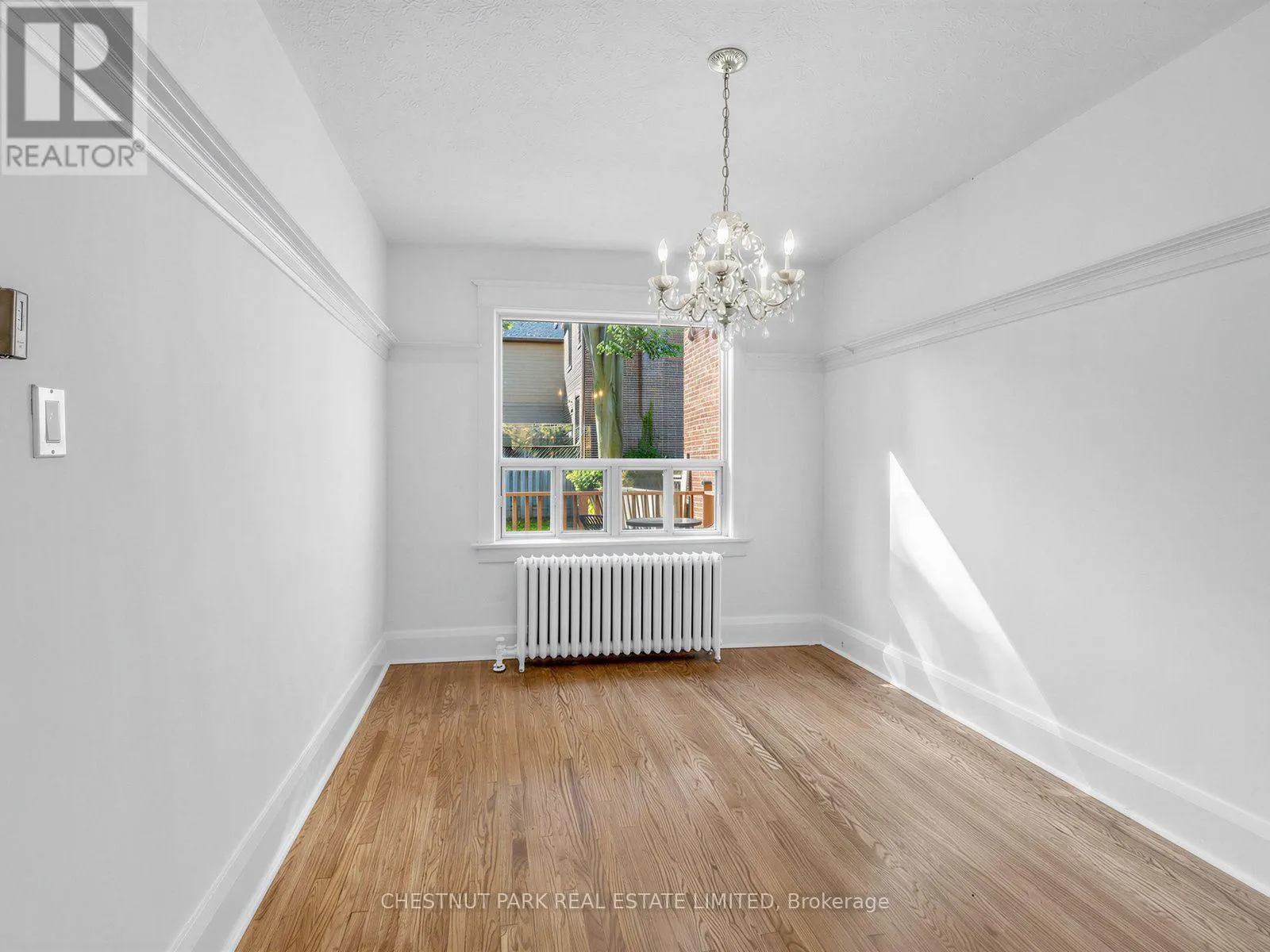 122 FORMAN AVENUE