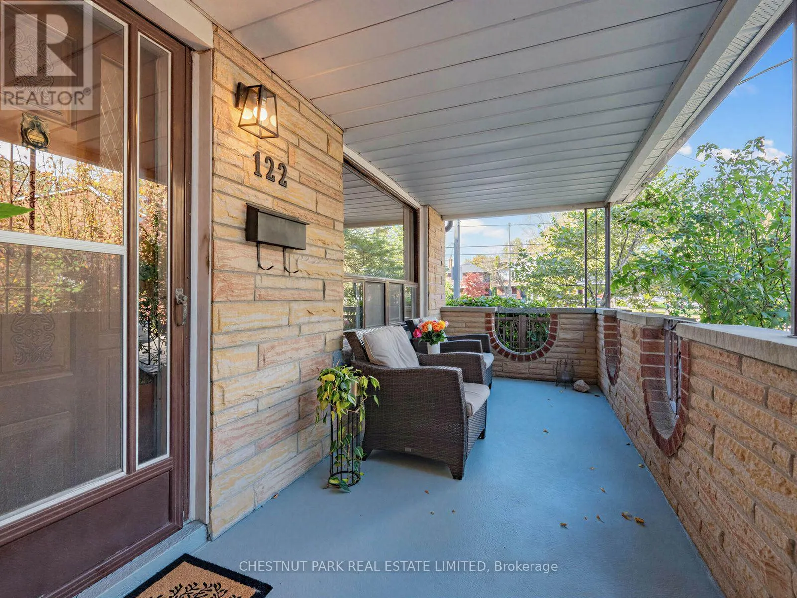 122 FORMAN AVENUE