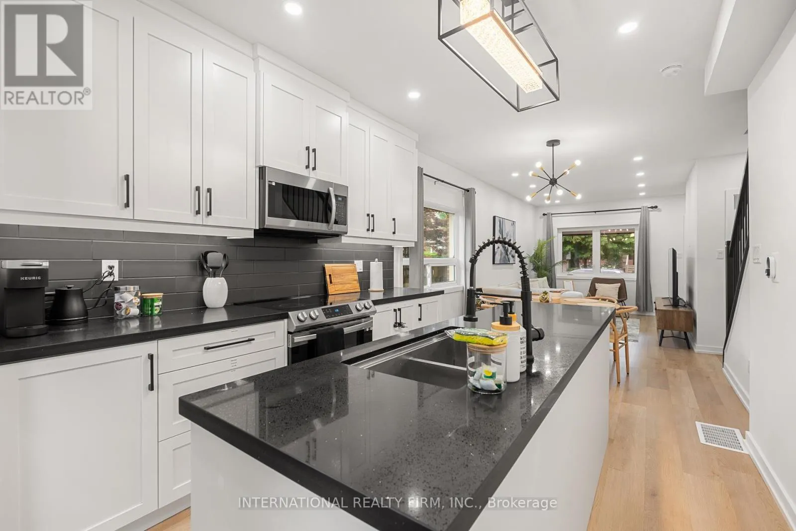 171 DUPLEX AVENUE