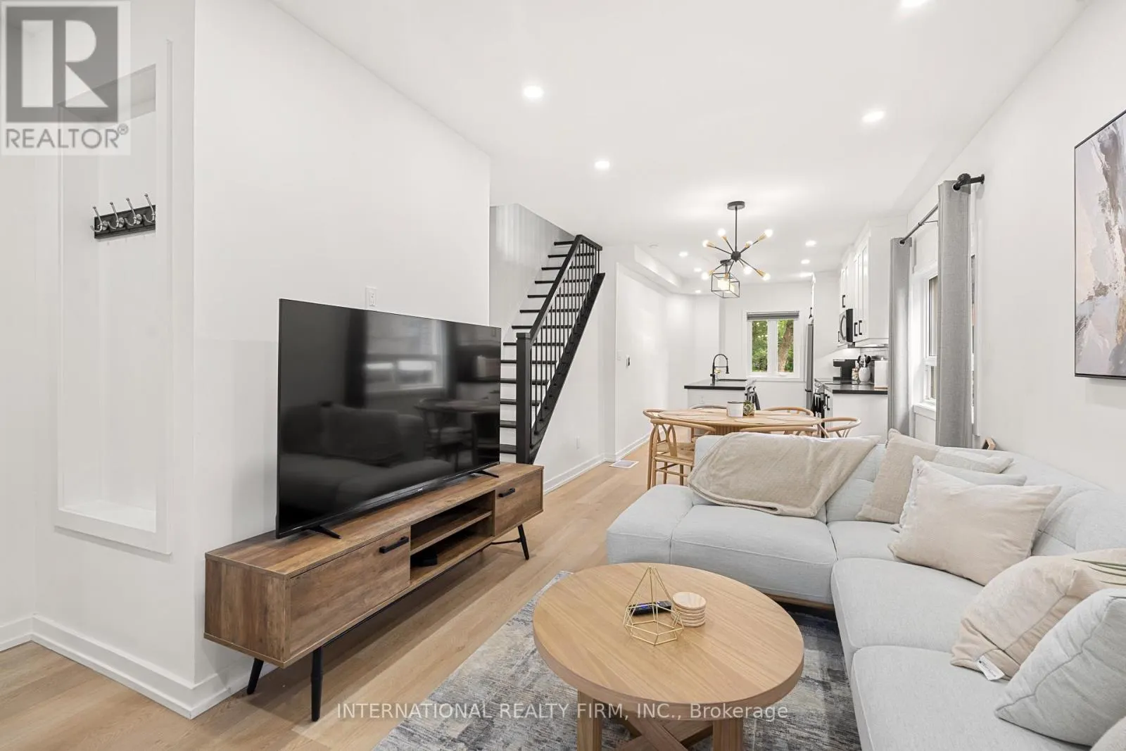 171 DUPLEX AVENUE