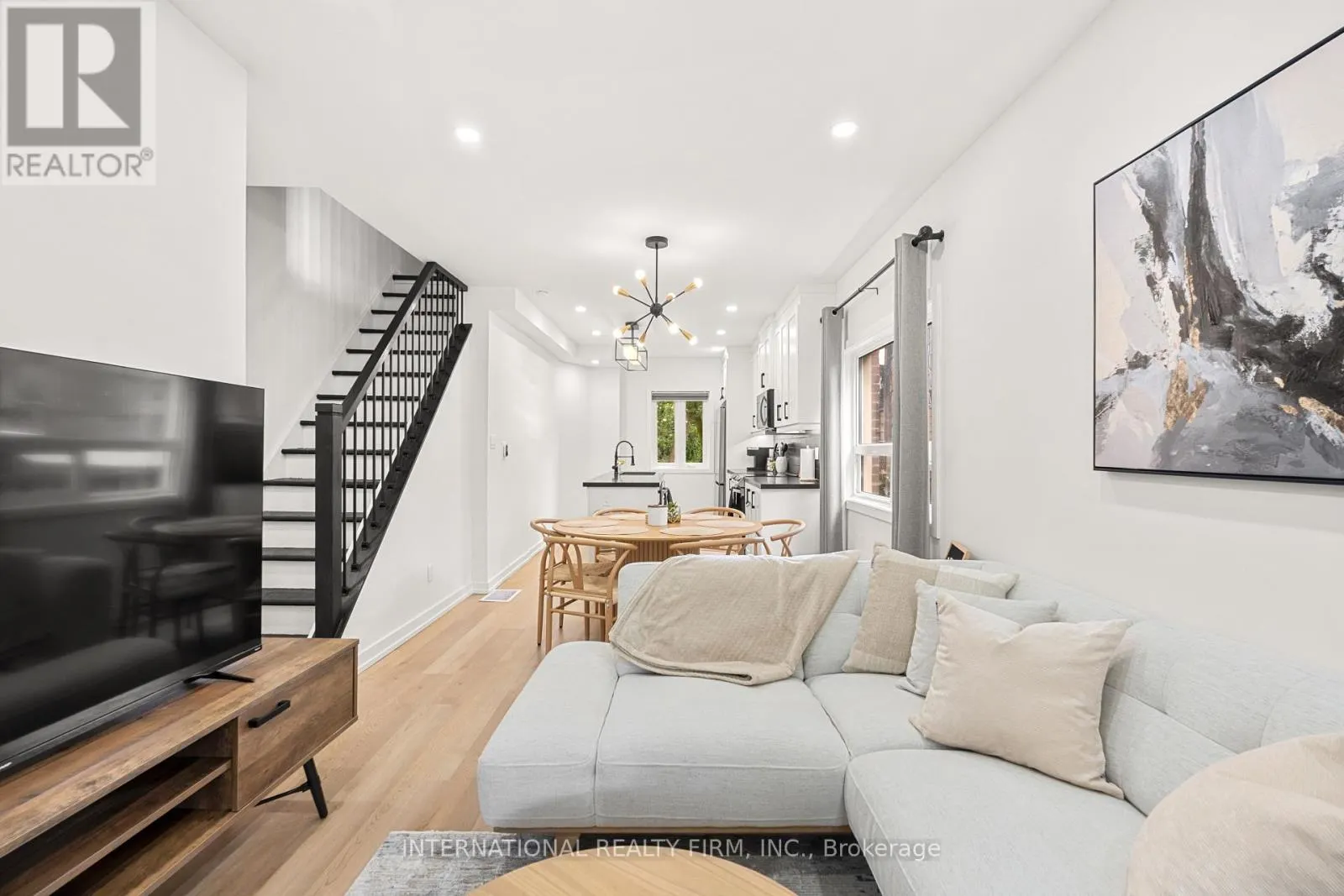 171 DUPLEX AVENUE