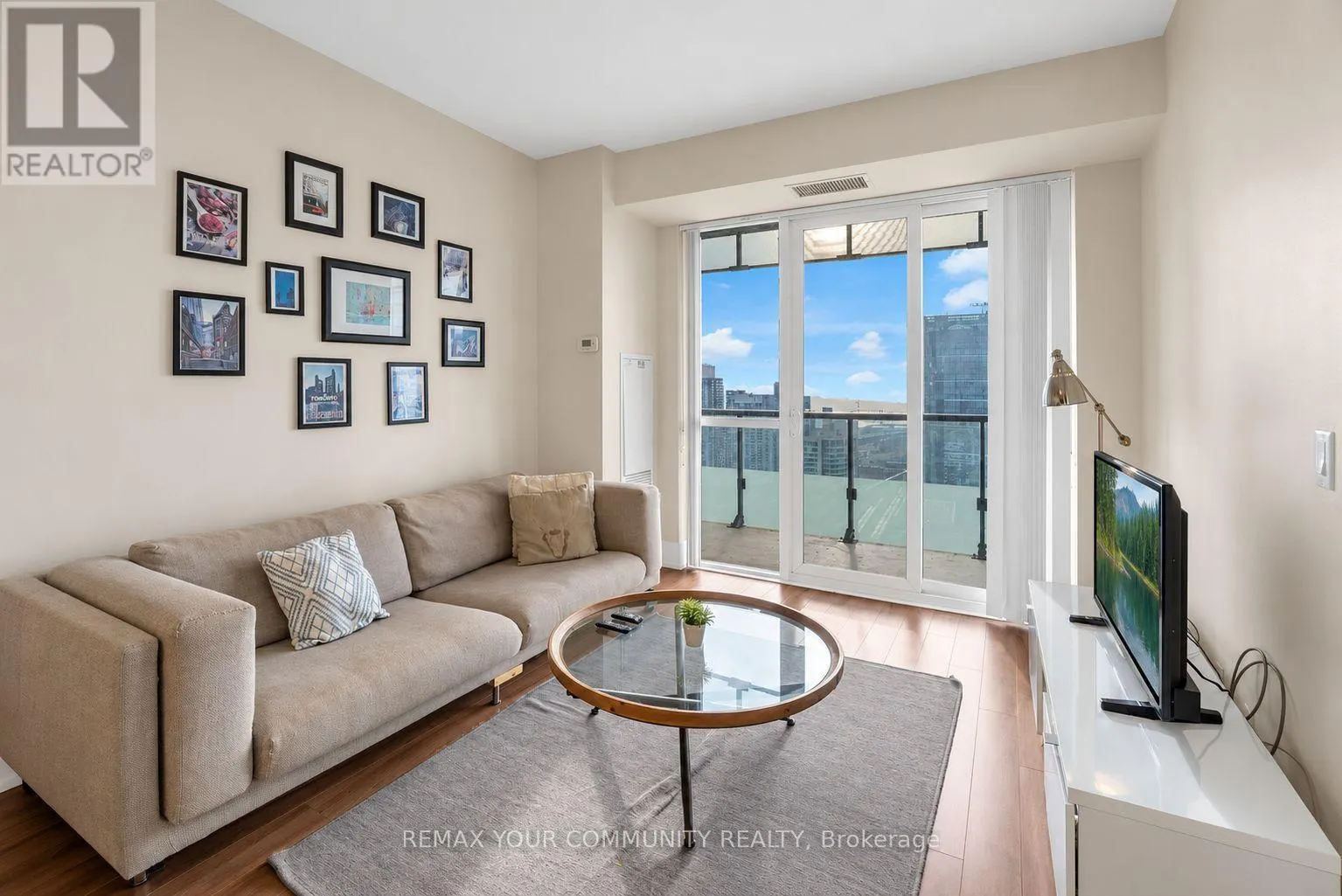 4202 - 300 FRONT STREET W