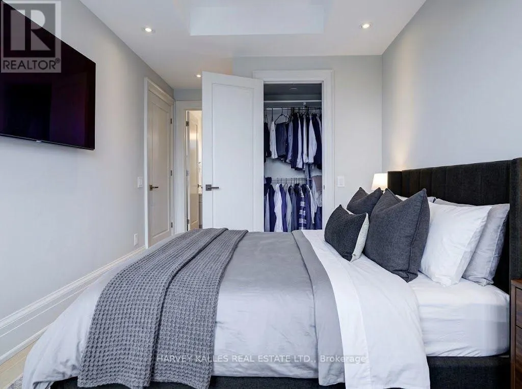 302 - 181 DAVENPORT ROAD