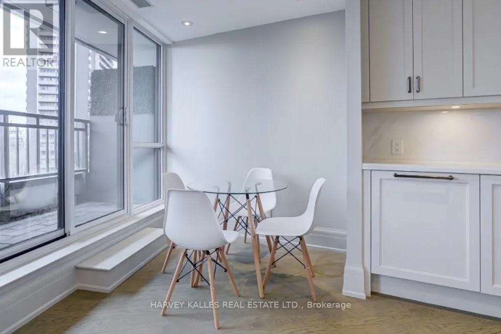 302 - 181 DAVENPORT ROAD