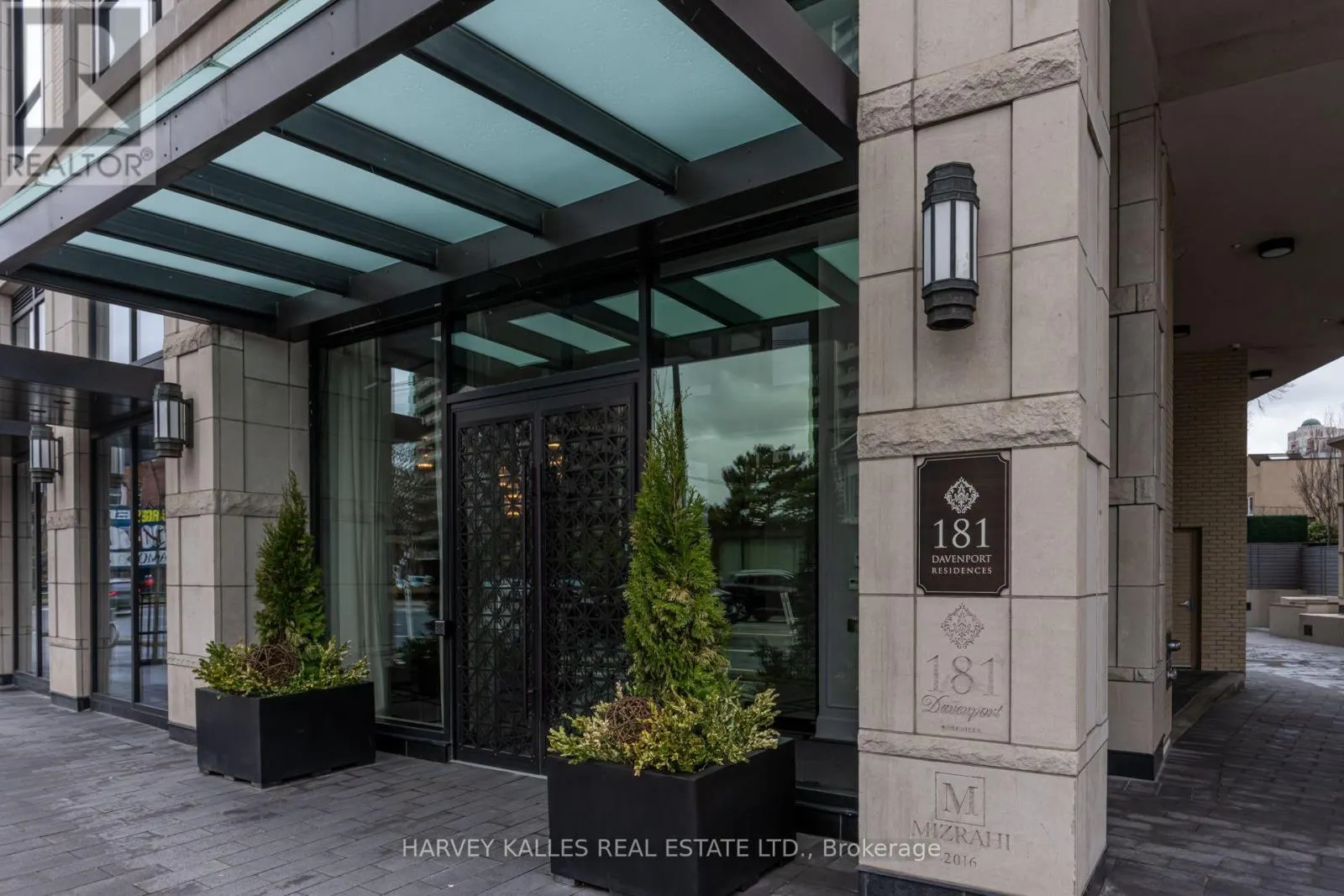 302 - 181 DAVENPORT ROAD