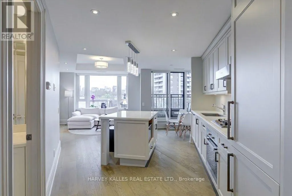 302 - 181 DAVENPORT ROAD