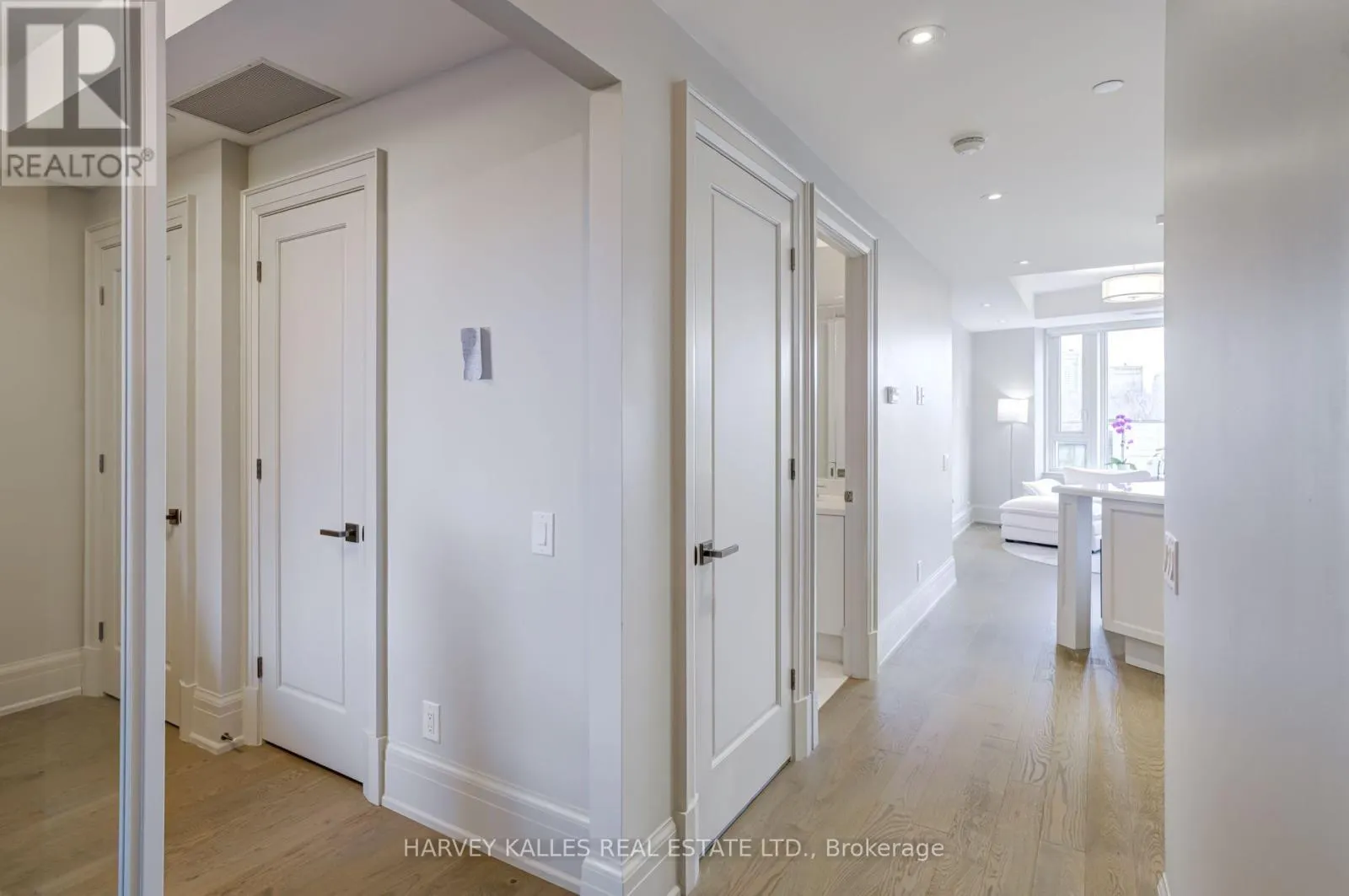 302 - 181 DAVENPORT ROAD
