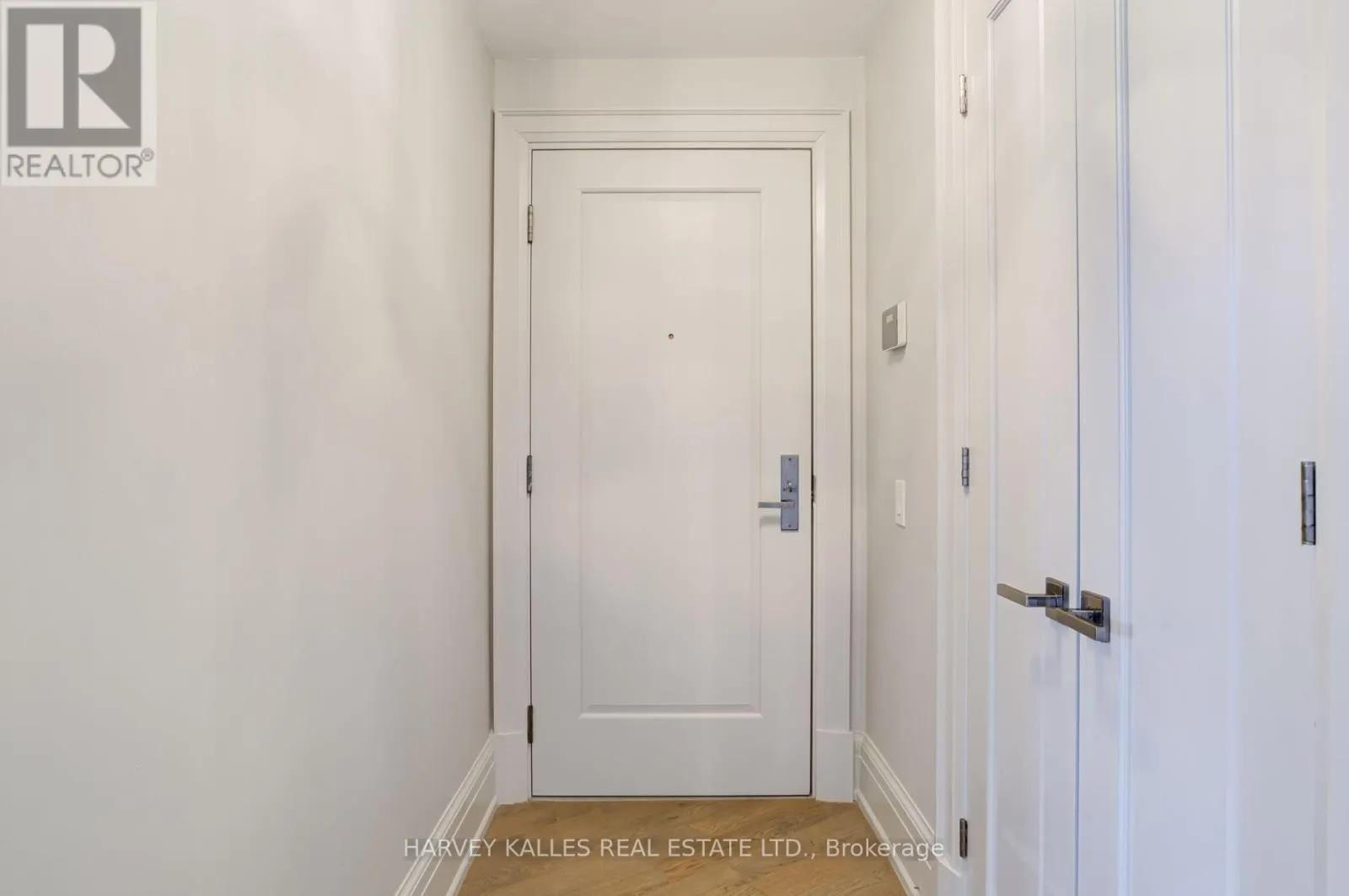 302 - 181 DAVENPORT ROAD