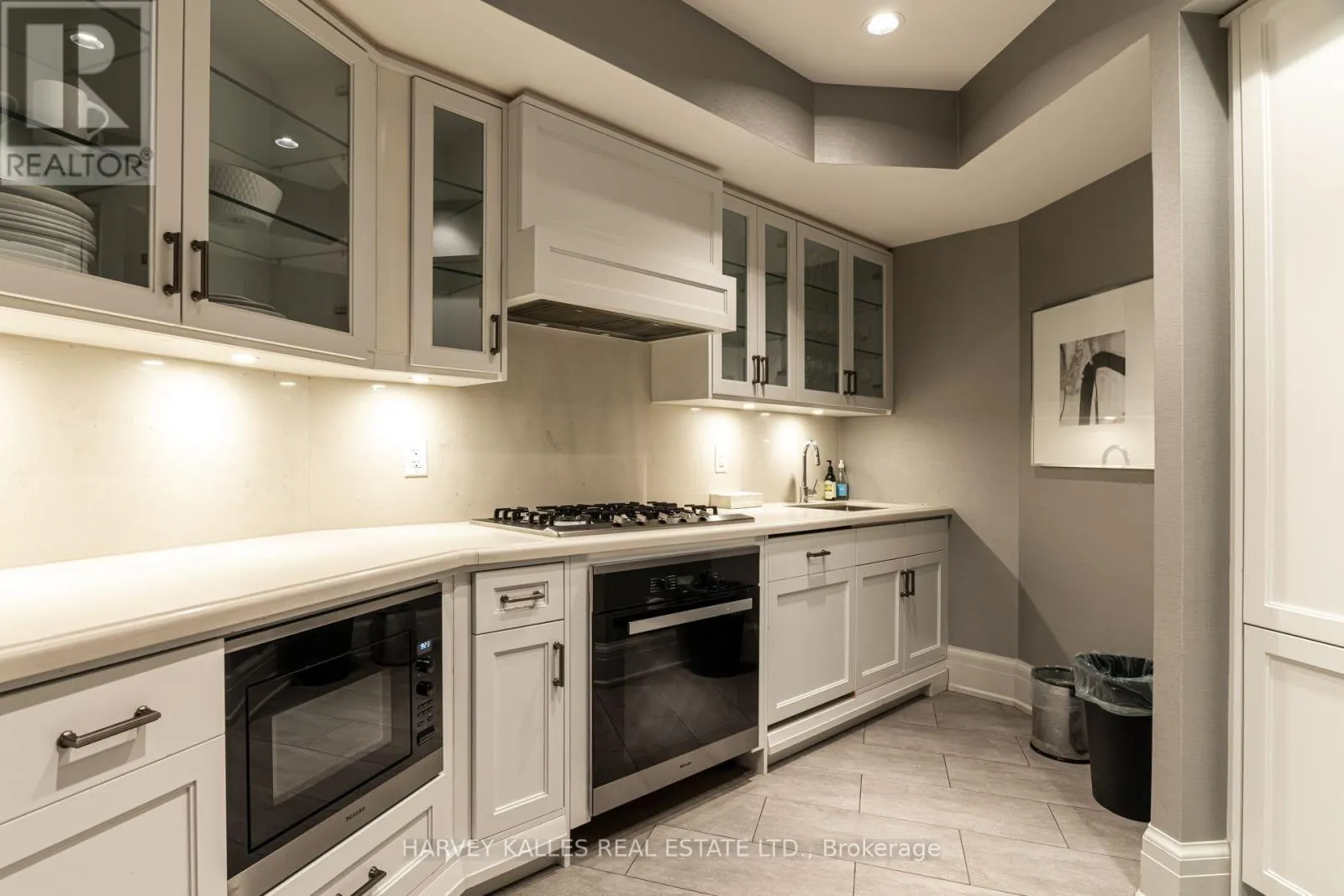 302 - 181 DAVENPORT ROAD