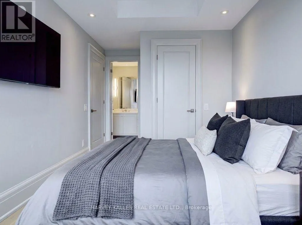 302 - 181 DAVENPORT ROAD