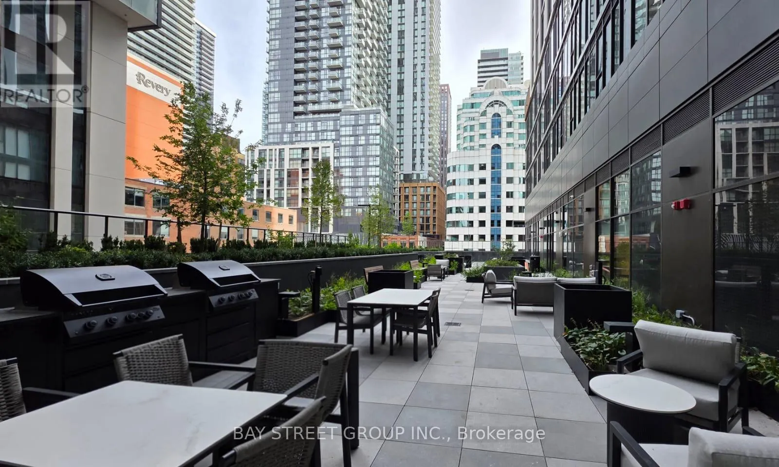 3026 - 400 KING STREET W