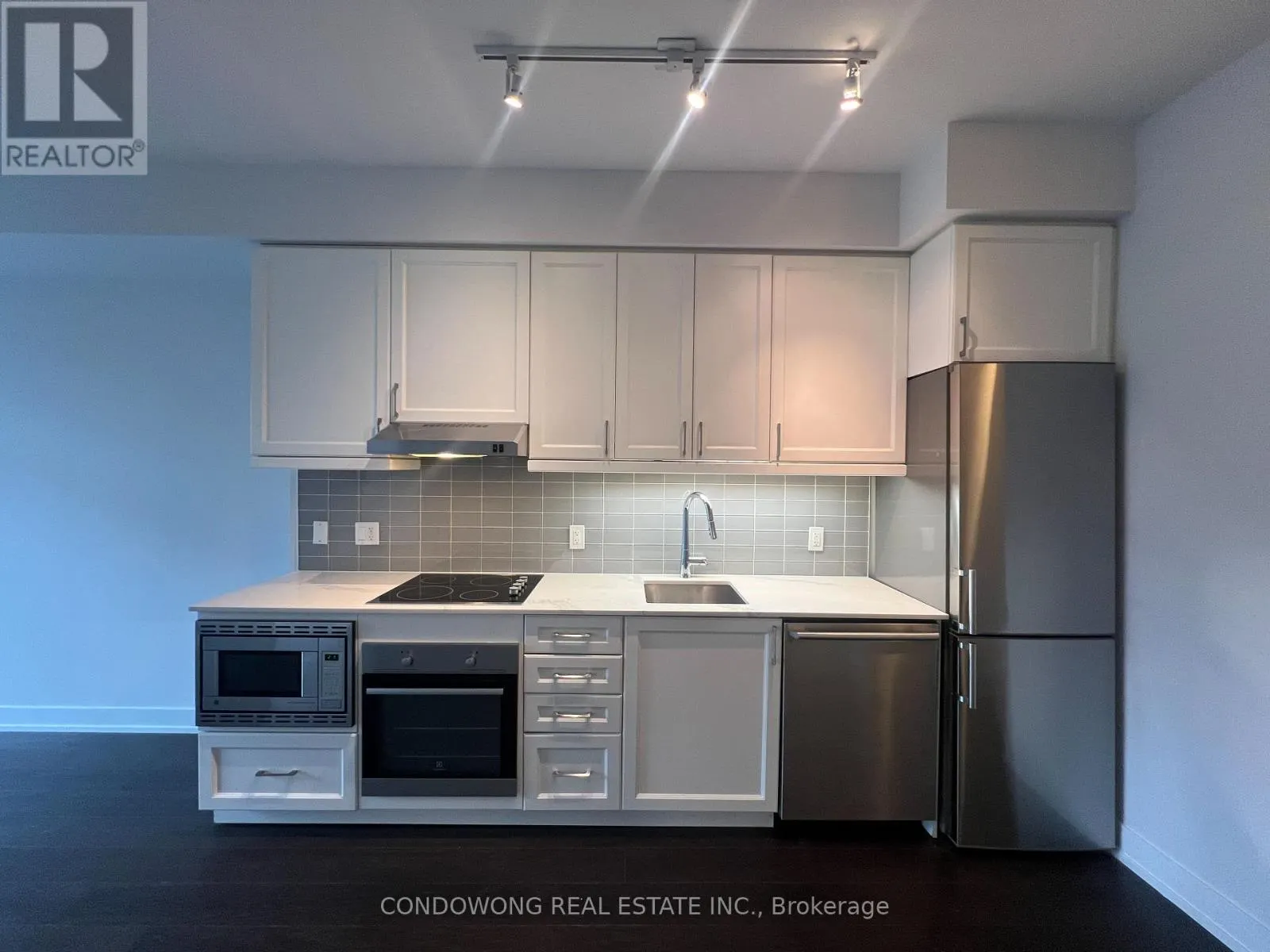 325 - 7 KENASTON GARDENS