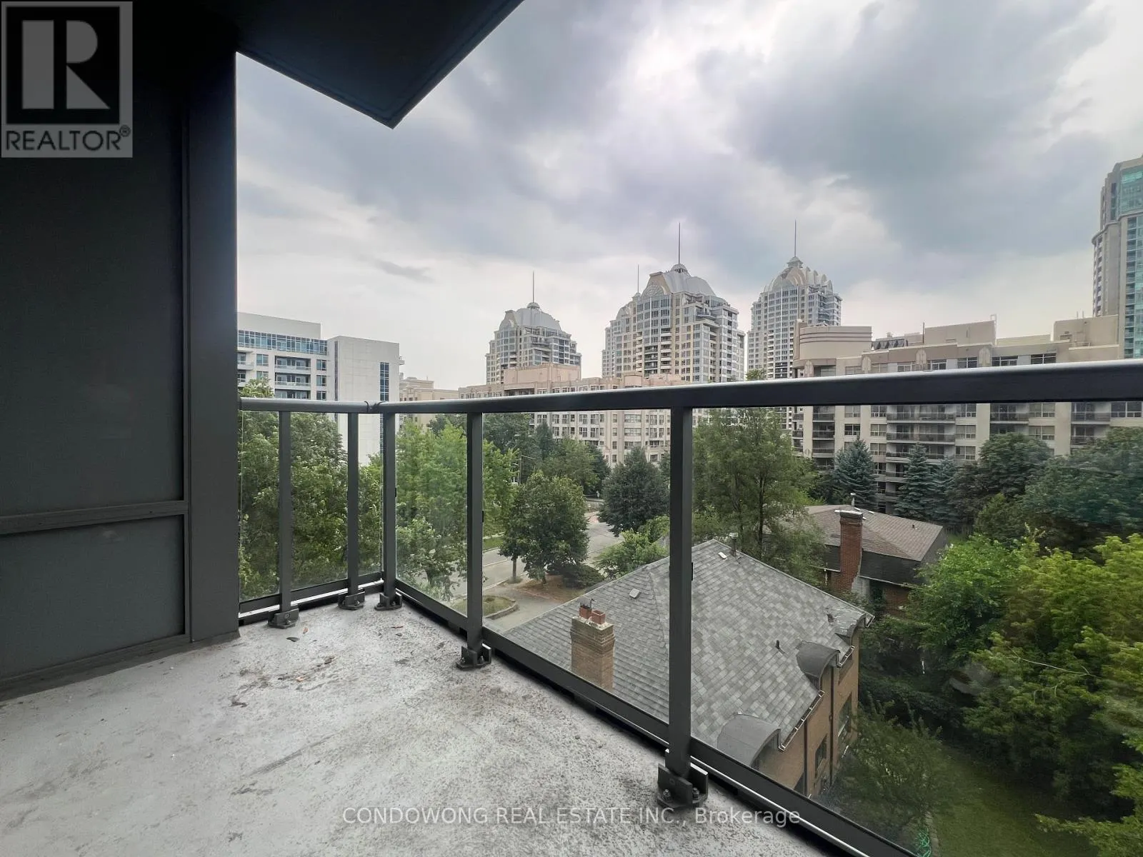 325 - 7 KENASTON GARDENS
