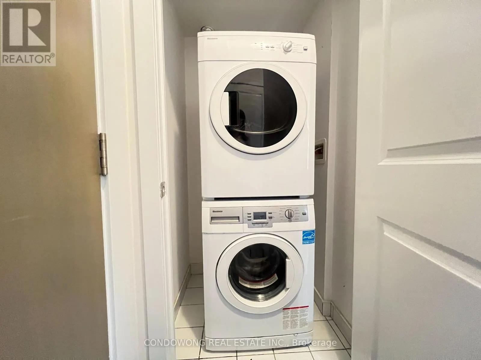 325 - 7 KENASTON GARDENS