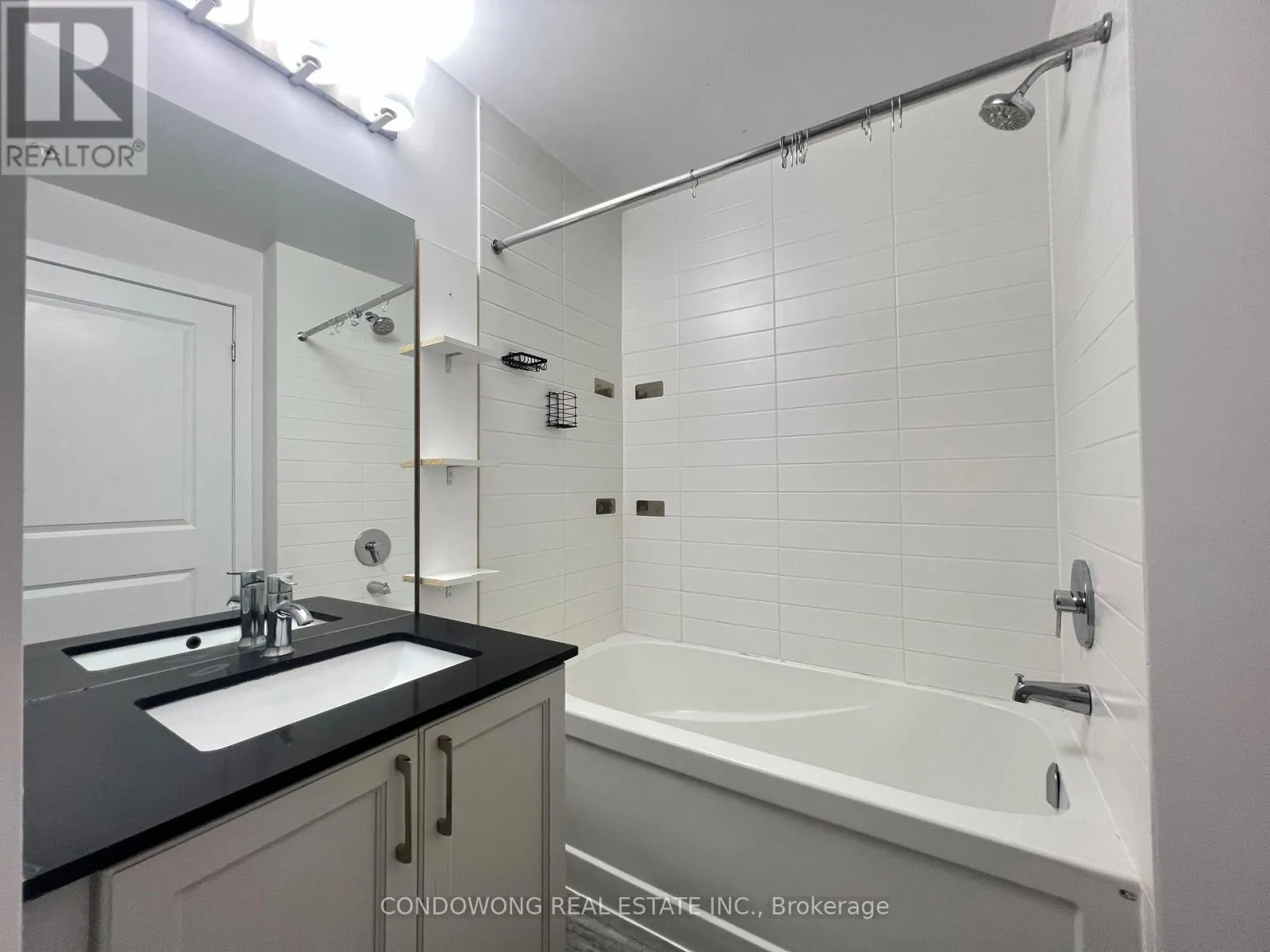 325 - 7 KENASTON GARDENS