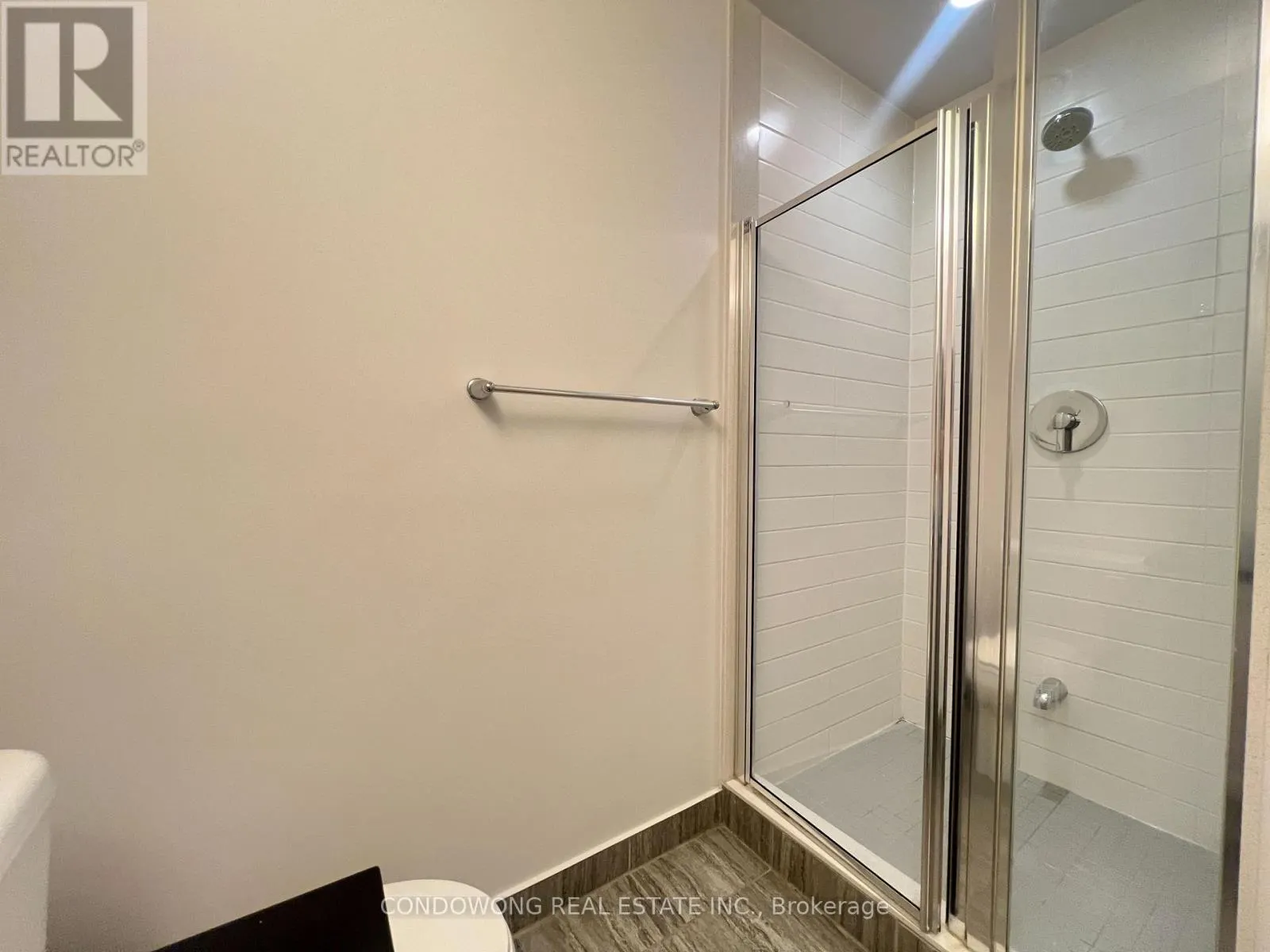 325 - 7 KENASTON GARDENS