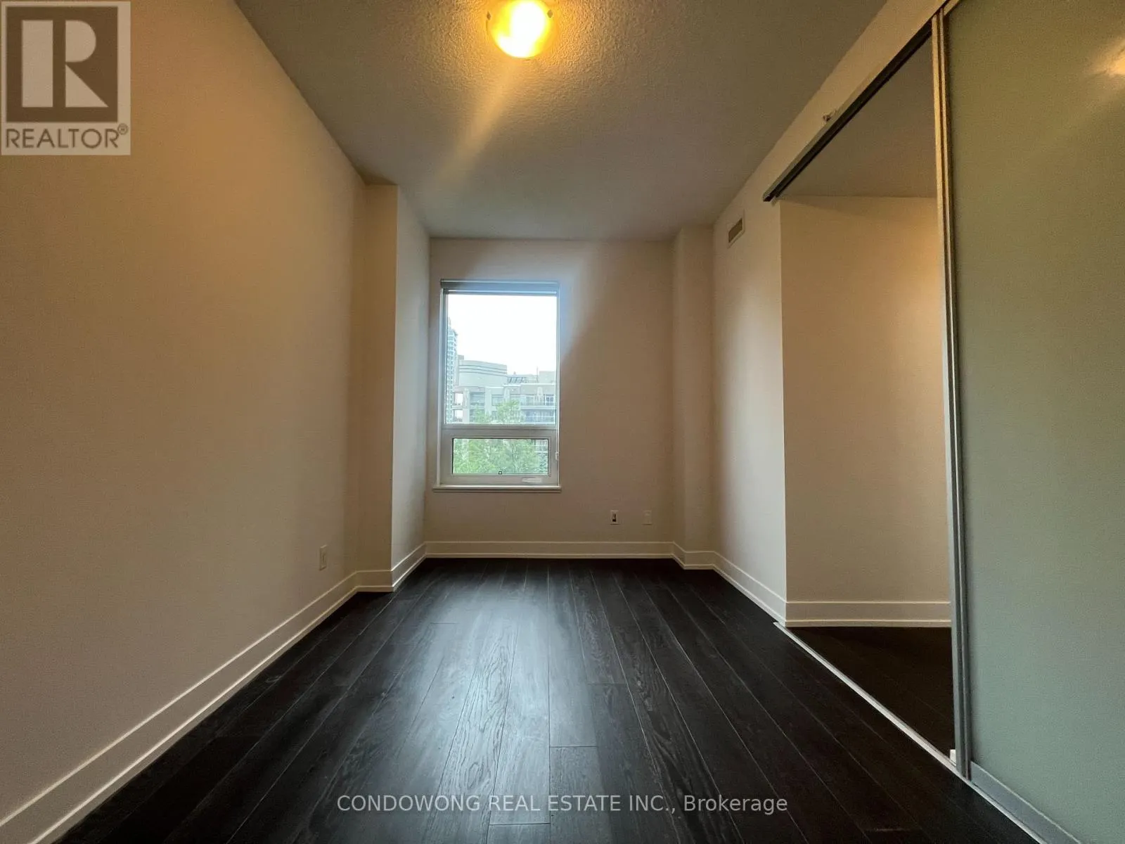 325 - 7 KENASTON GARDENS