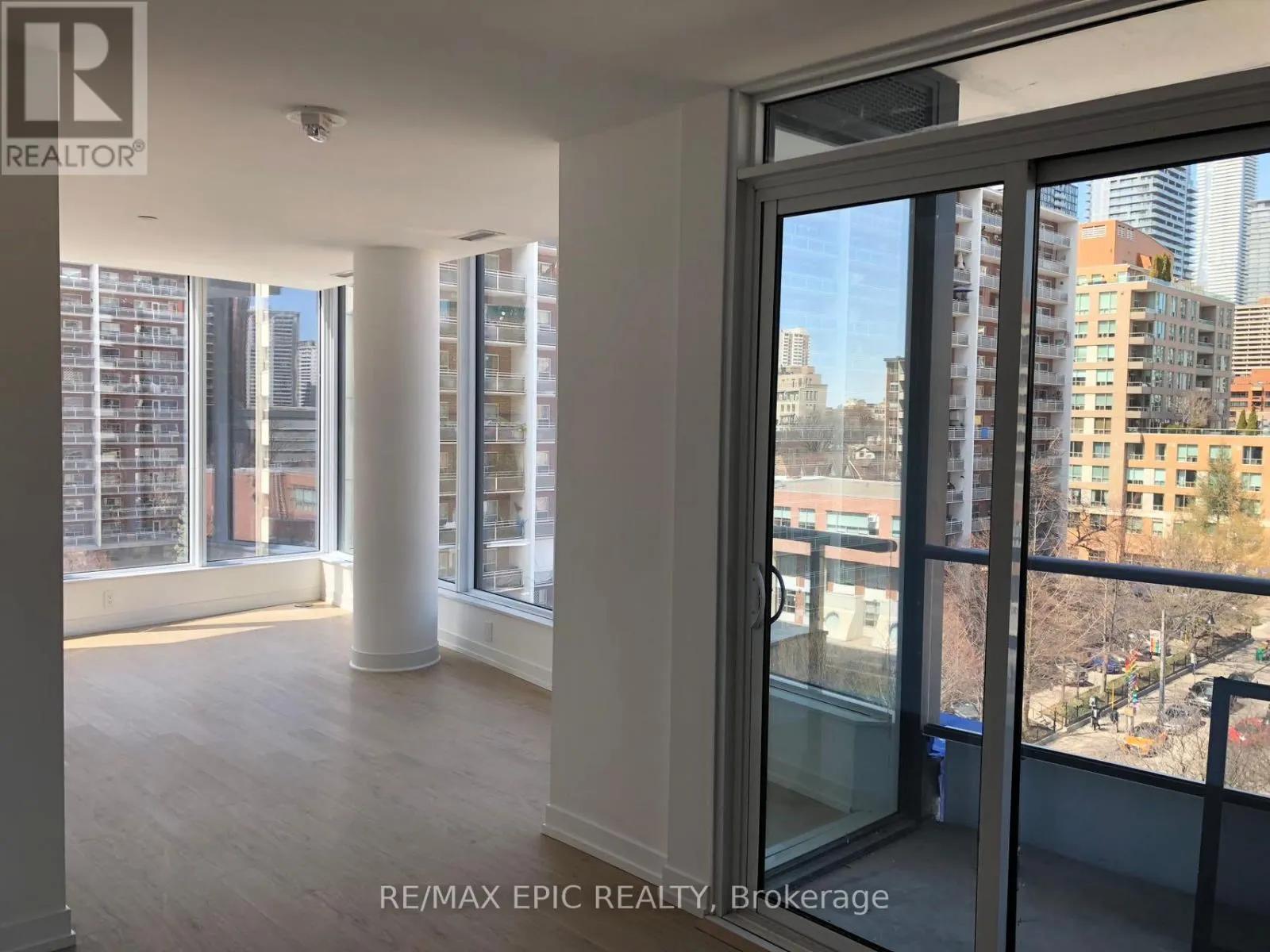 811 - 85 WOOD STREET