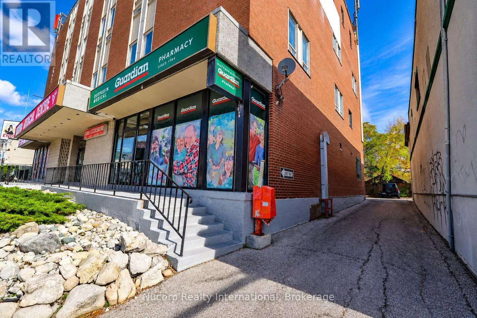 303 - 2045 DUFFERIN STREET