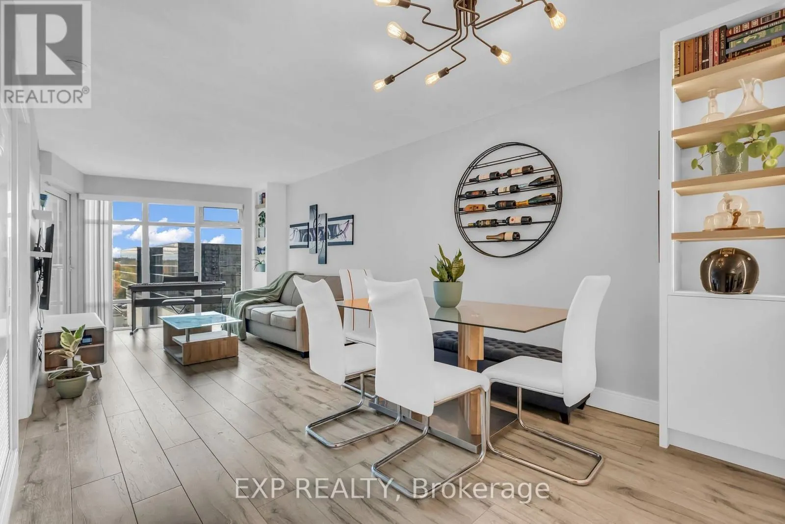 806 - 2181 YONGE STREET
