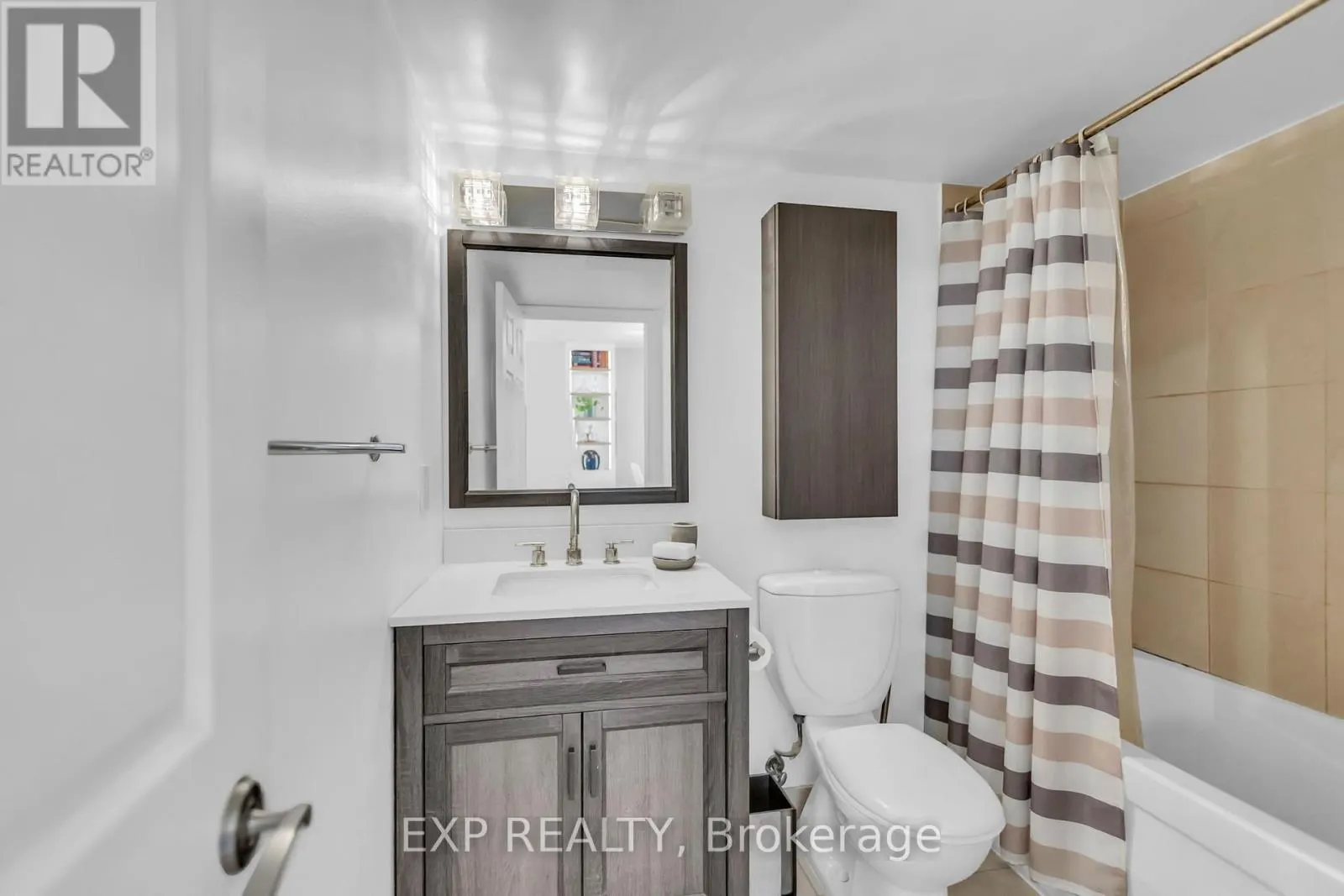 806 - 2181 YONGE STREET