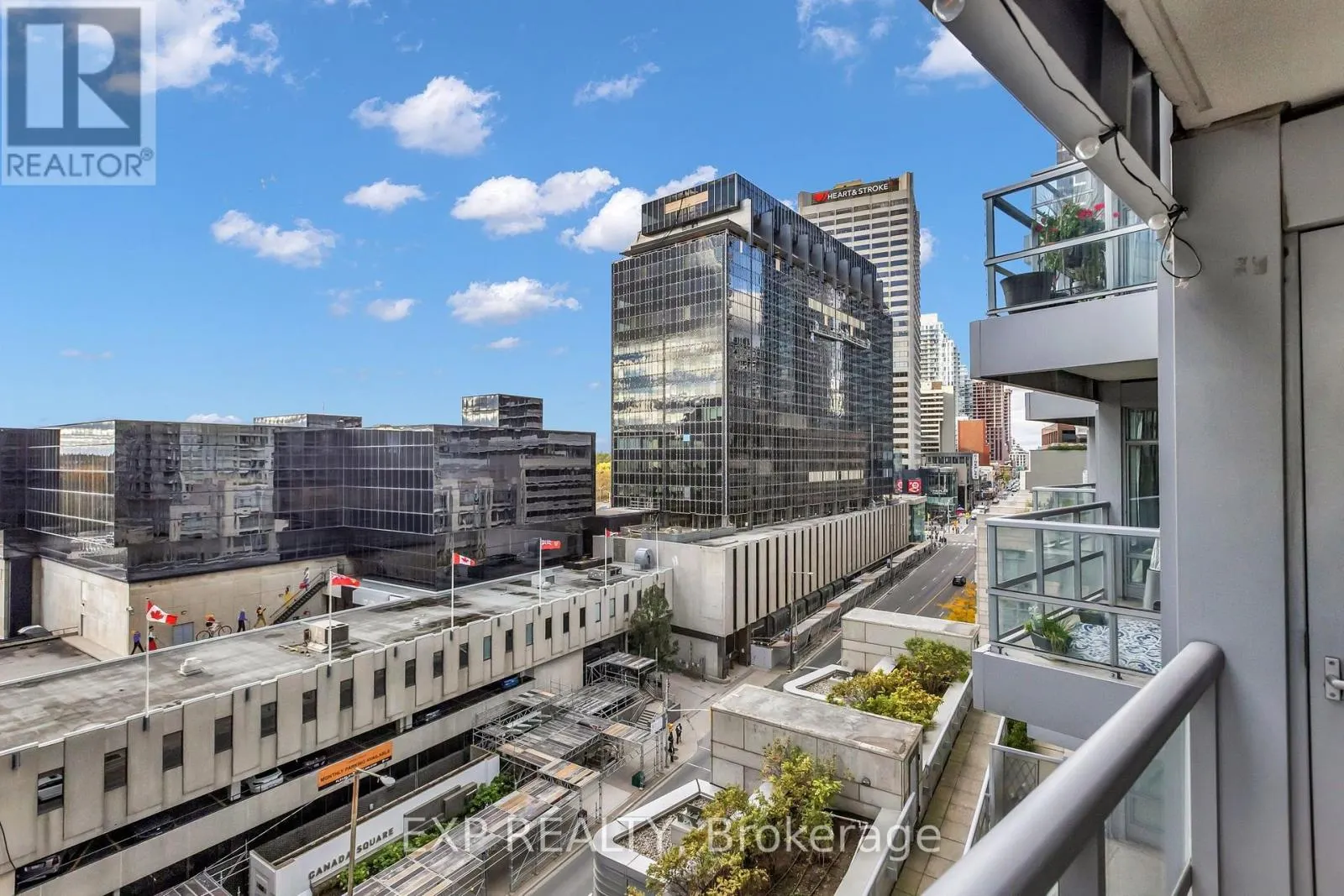 806 - 2181 YONGE STREET