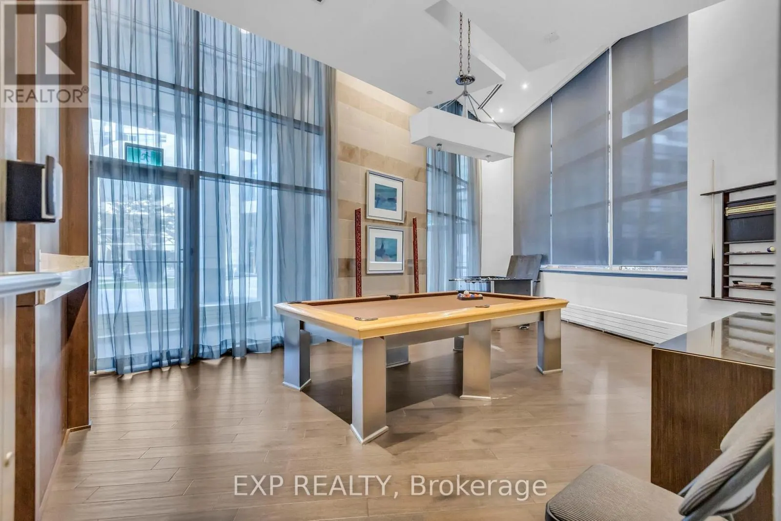 806 - 2181 YONGE STREET