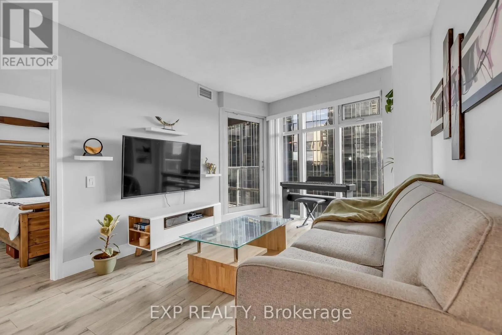 806 - 2181 YONGE STREET