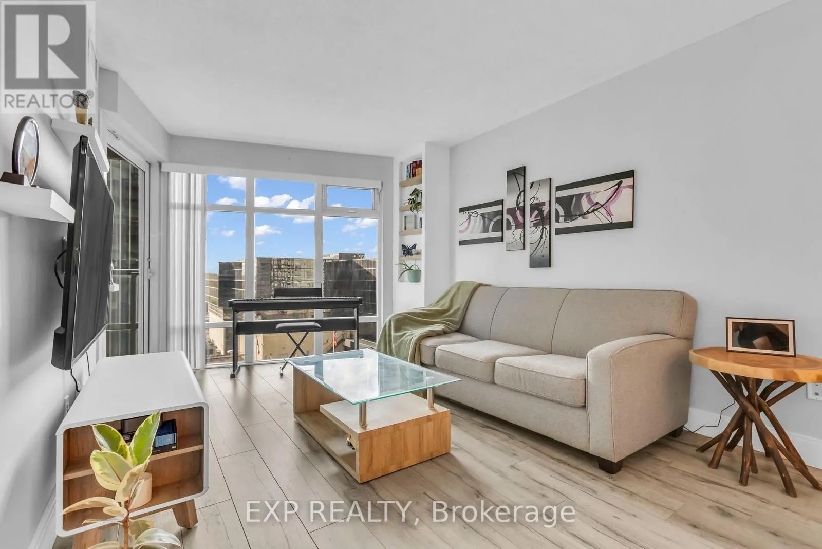 806 - 2181 YONGE STREET