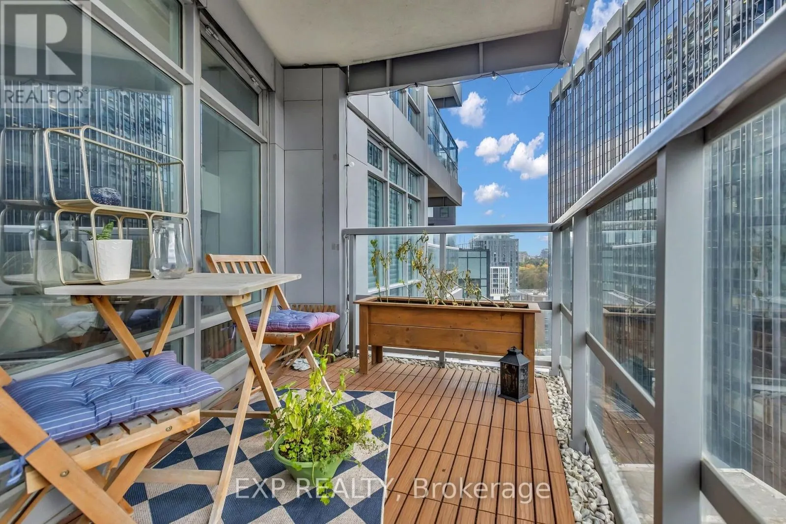 806 - 2181 YONGE STREET