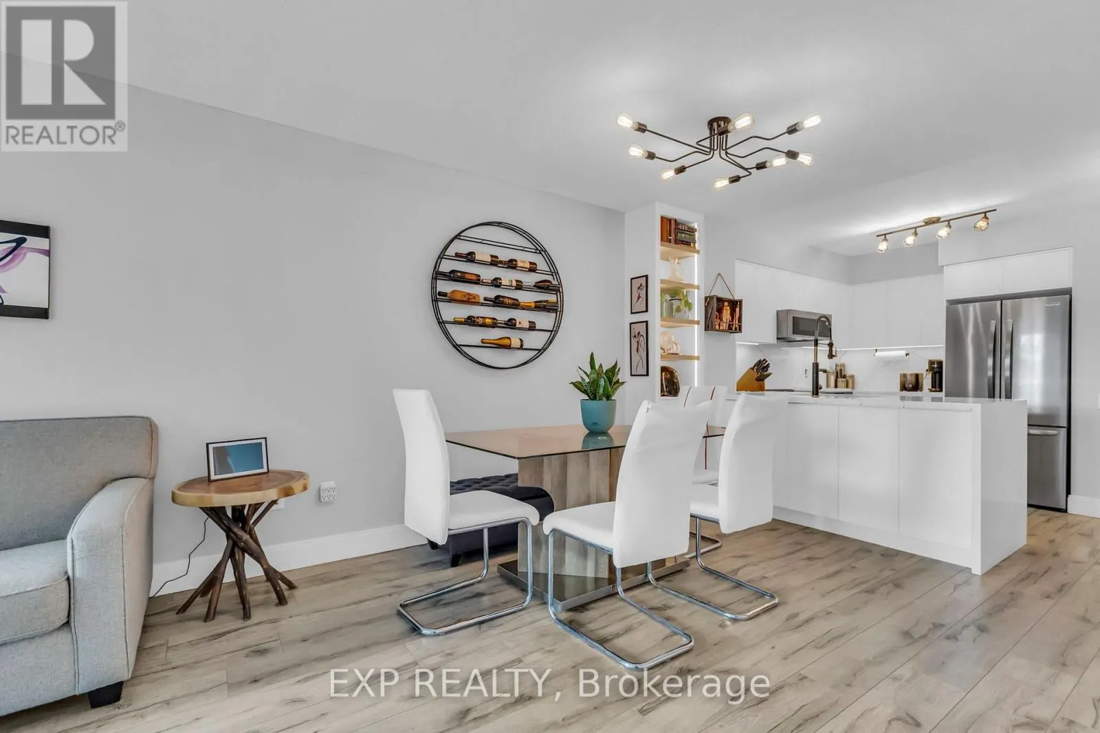 806 - 2181 YONGE STREET