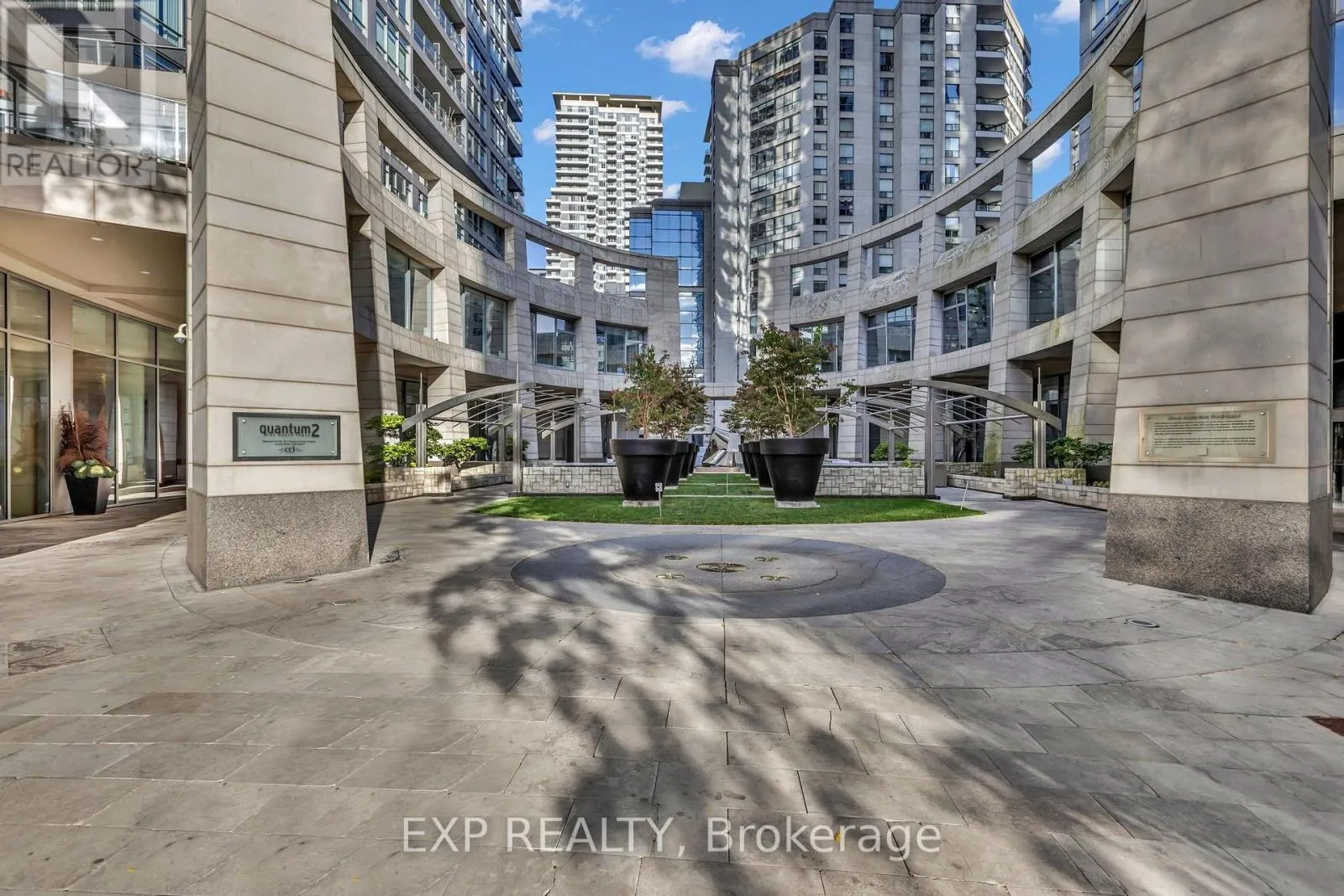 806 - 2181 YONGE STREET