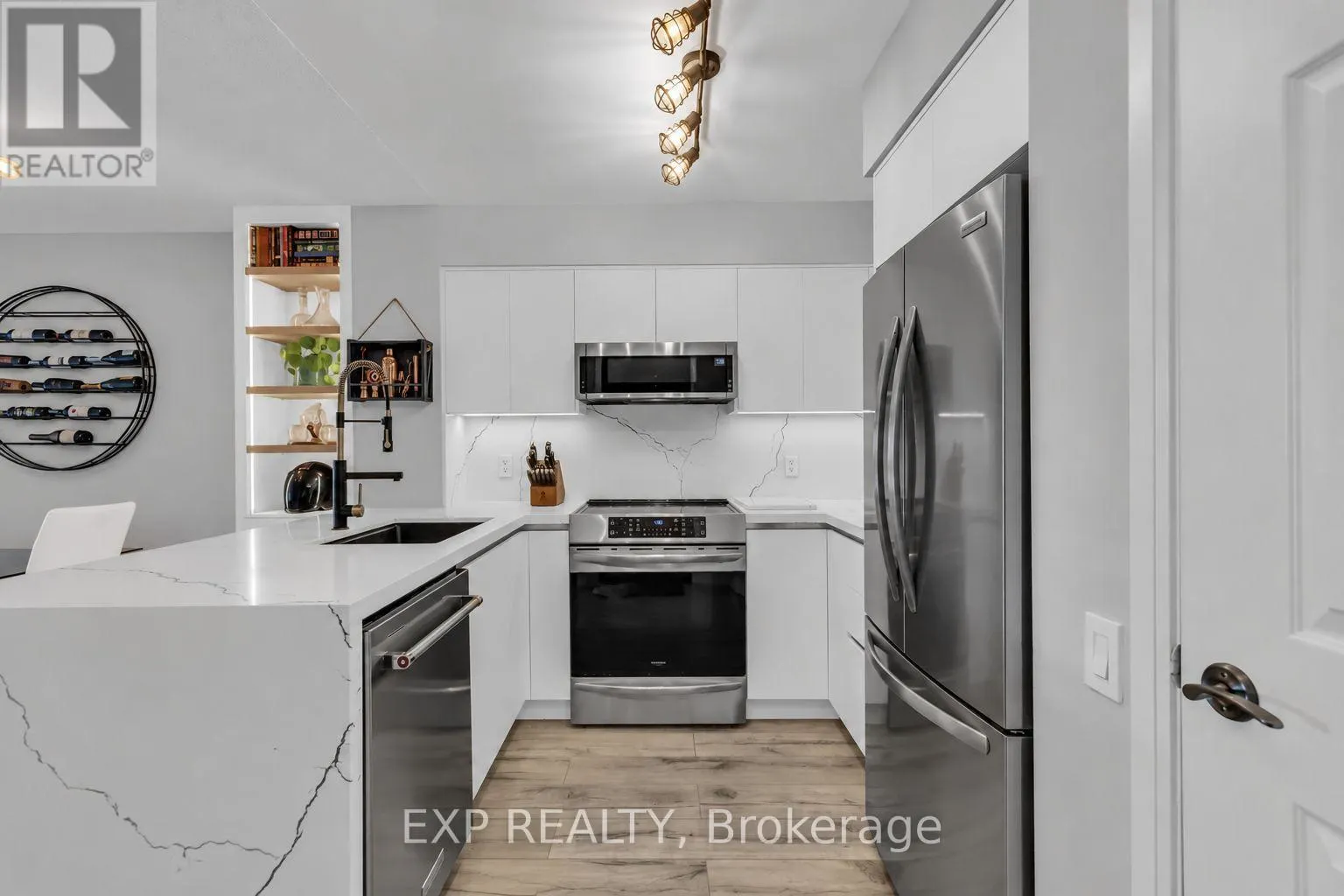 806 - 2181 YONGE STREET