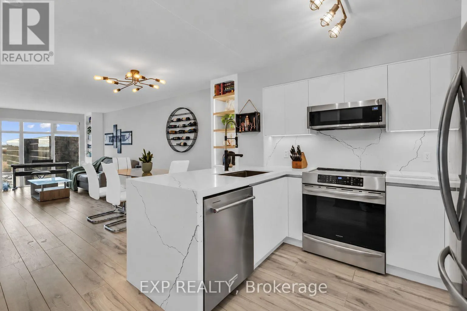 806 - 2181 YONGE STREET