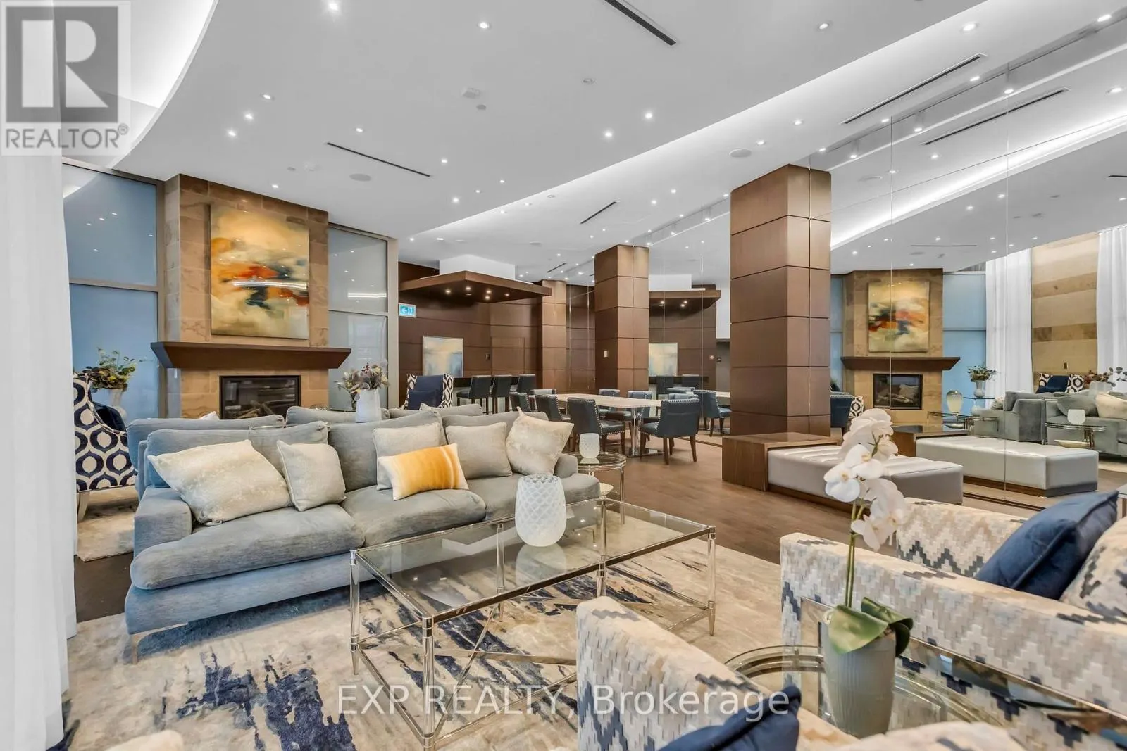 806 - 2181 YONGE STREET