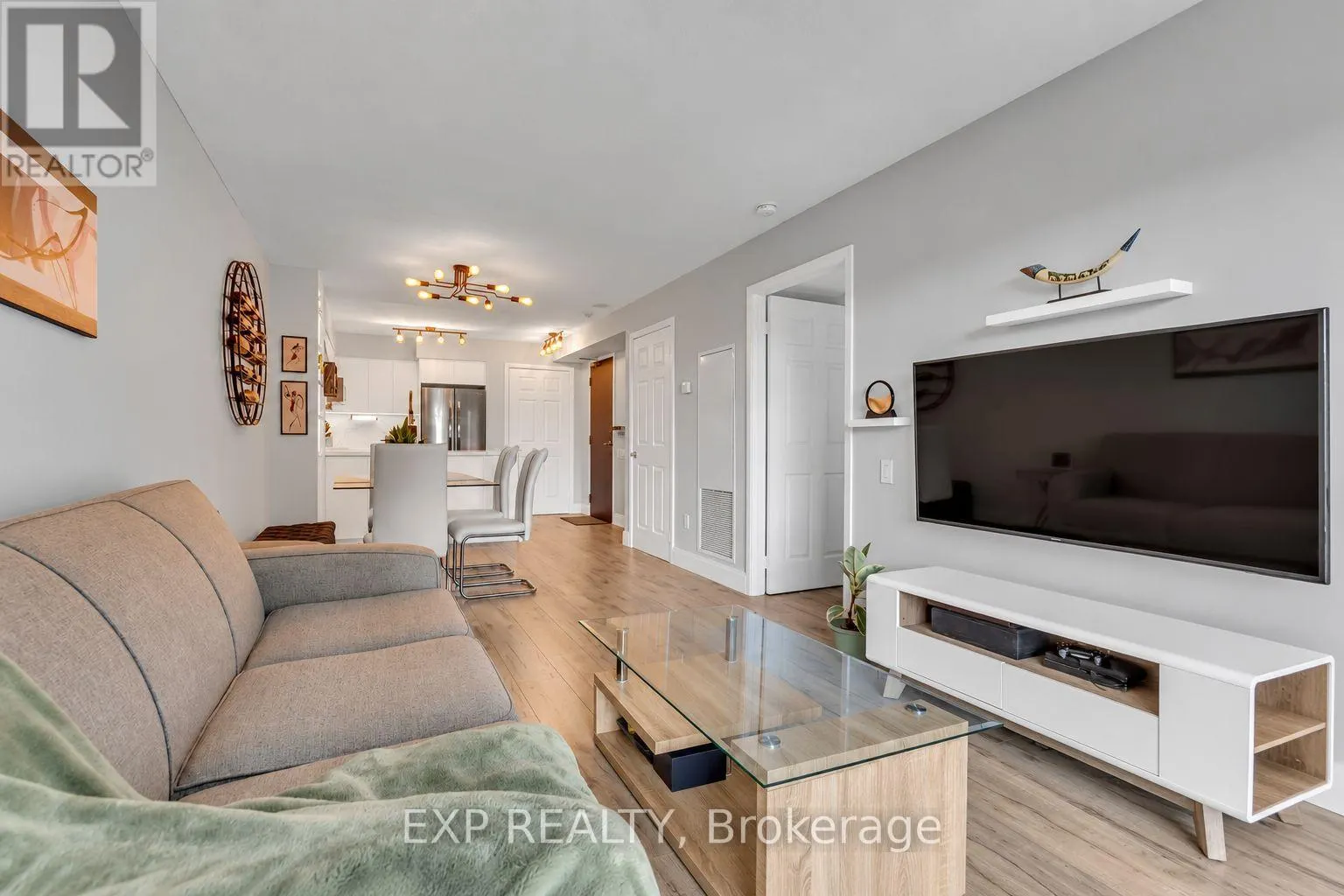 806 - 2181 YONGE STREET