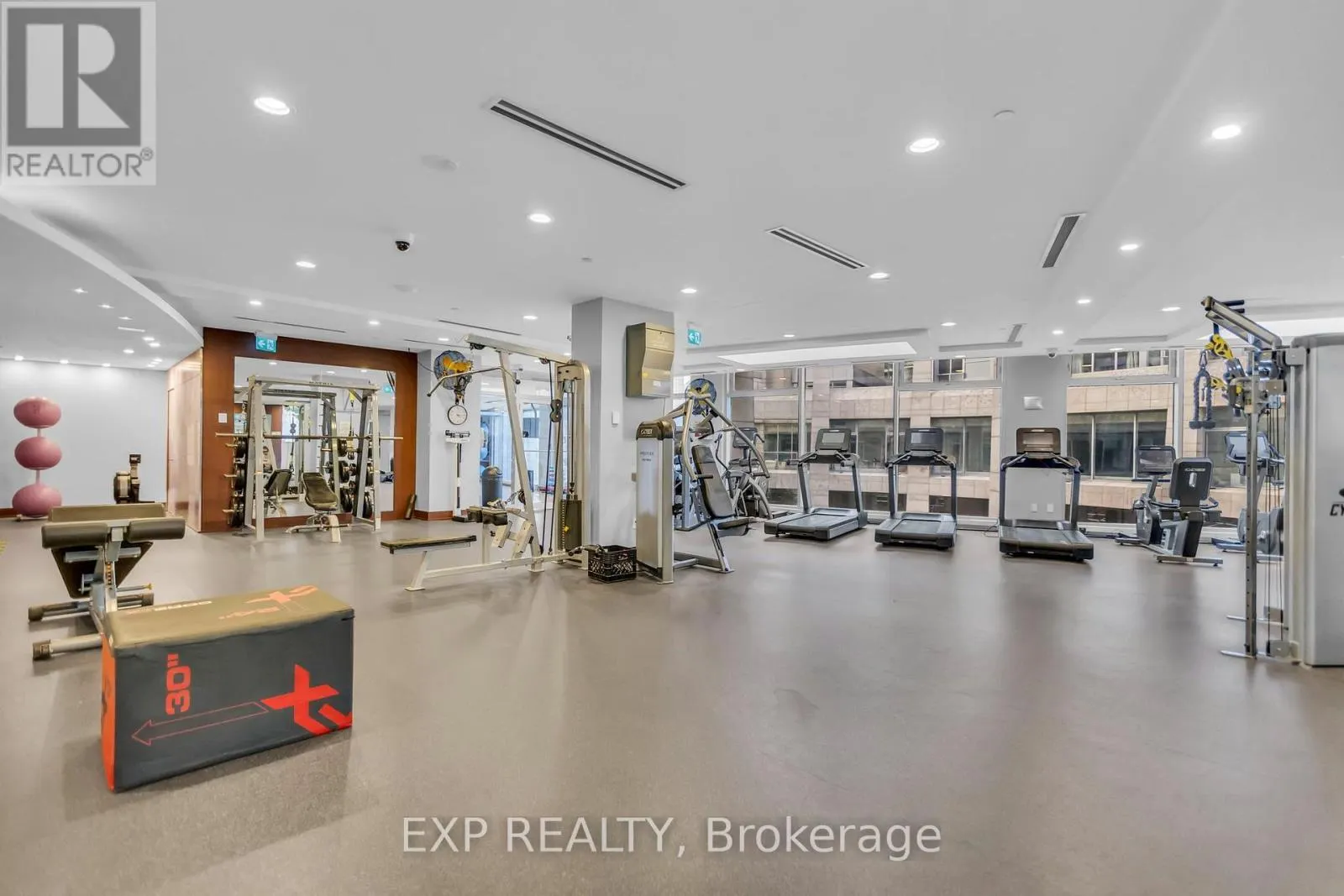 806 - 2181 YONGE STREET