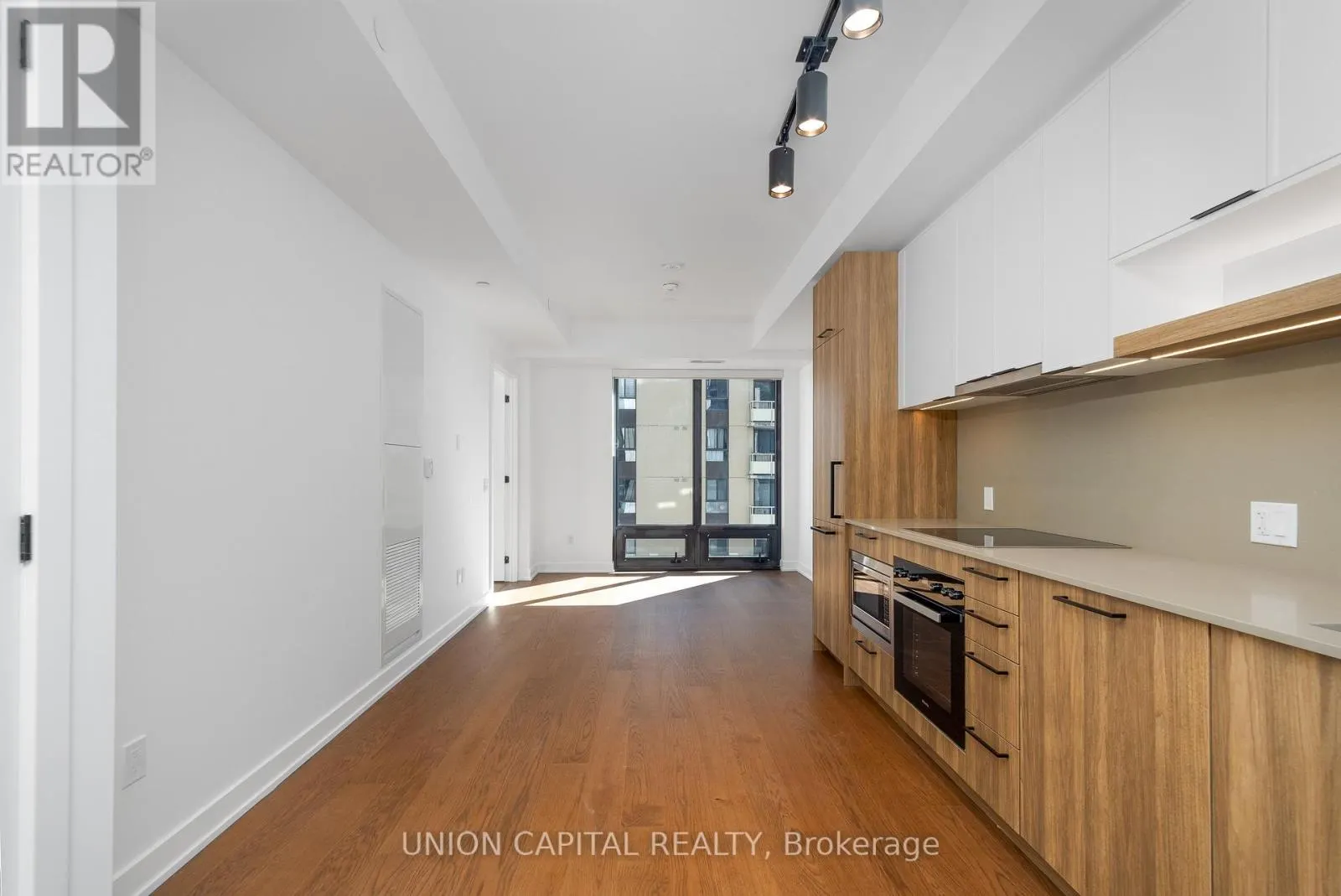 1802 - 91 MONTCLAIR AVENUE