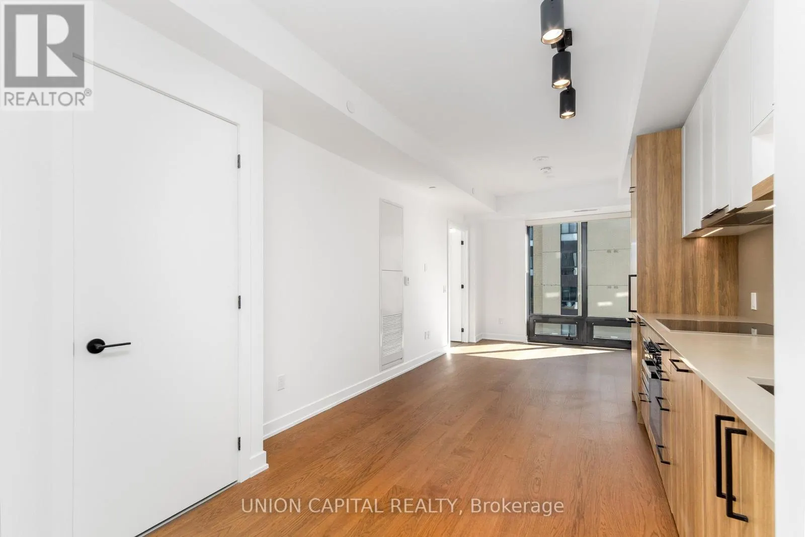 1802 - 91 MONTCLAIR AVENUE