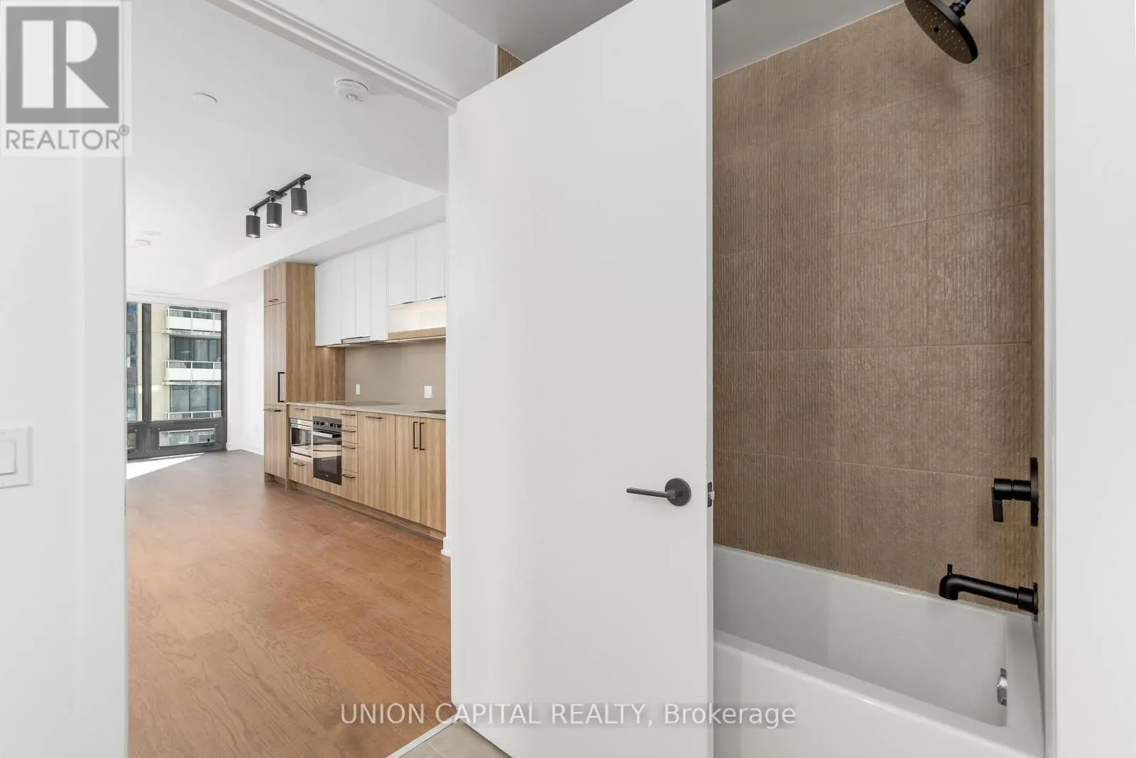 1802 - 91 MONTCLAIR AVENUE