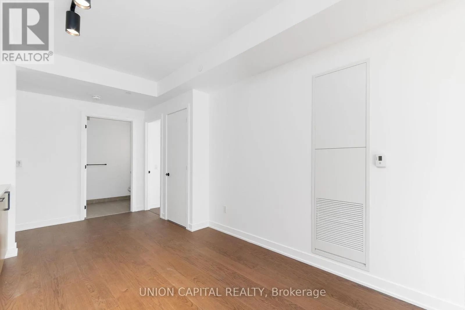1802 - 91 MONTCLAIR AVENUE