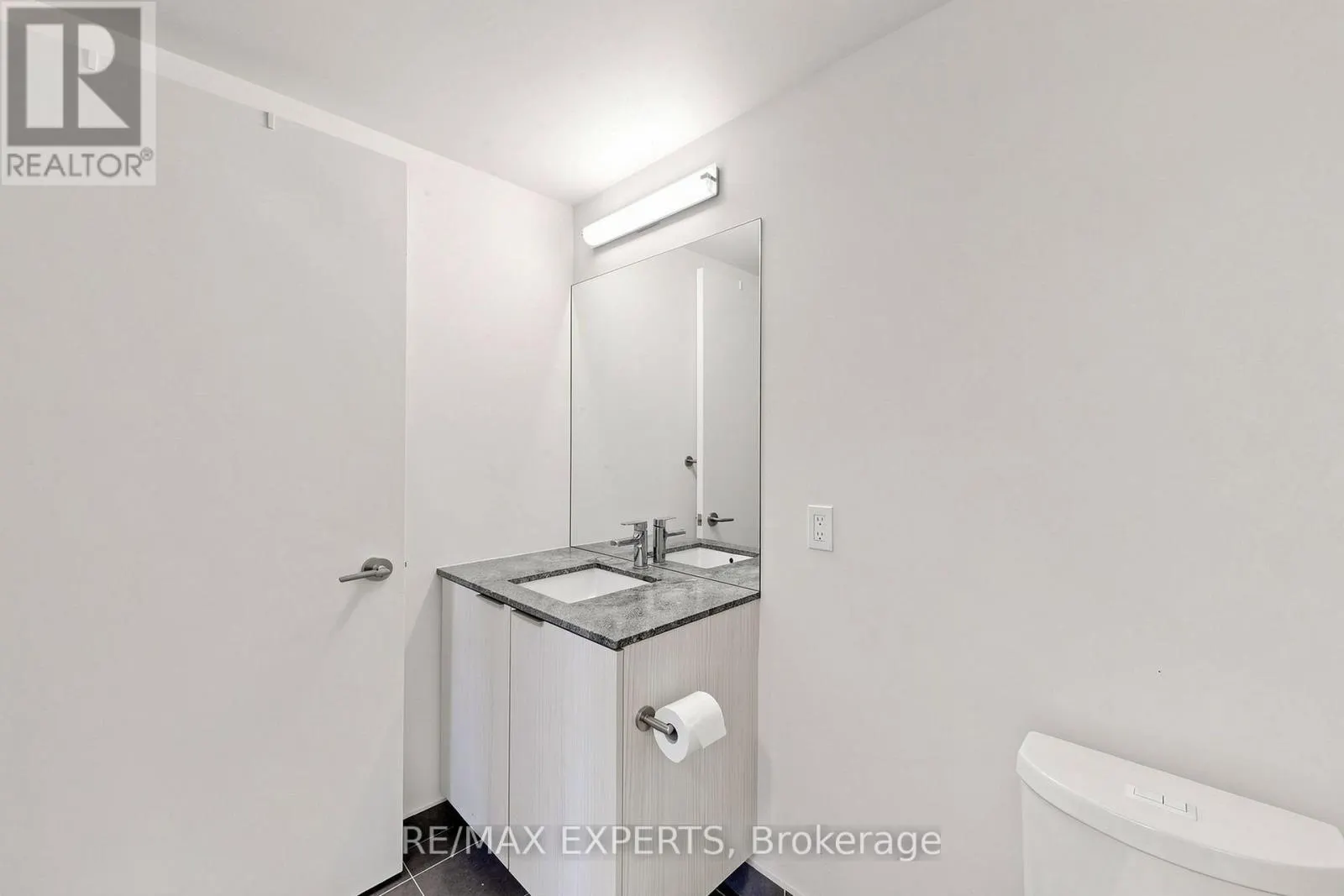 510 - 158 FRONT STREET