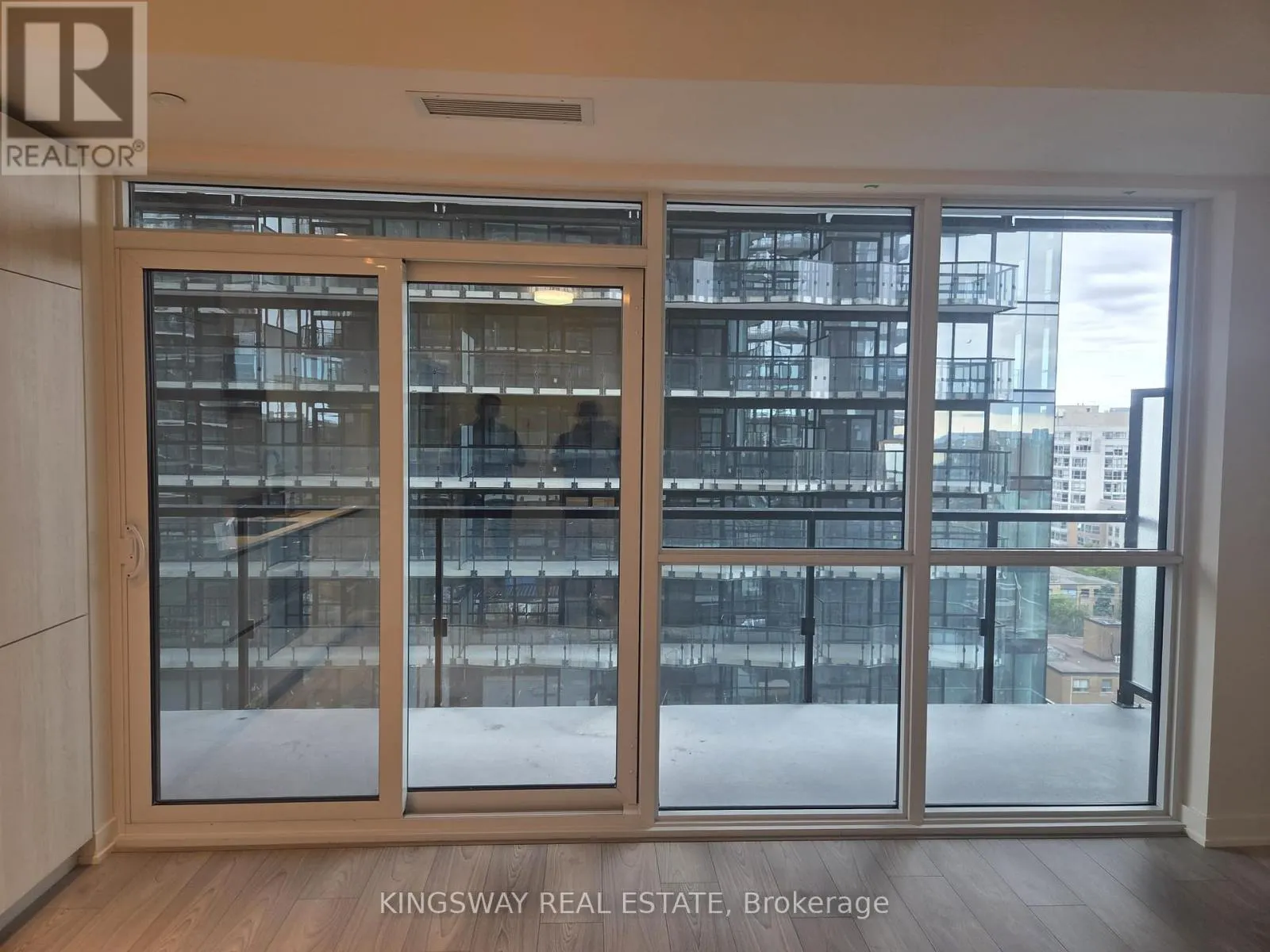 1208 - 110 BROADWAY AVENUE