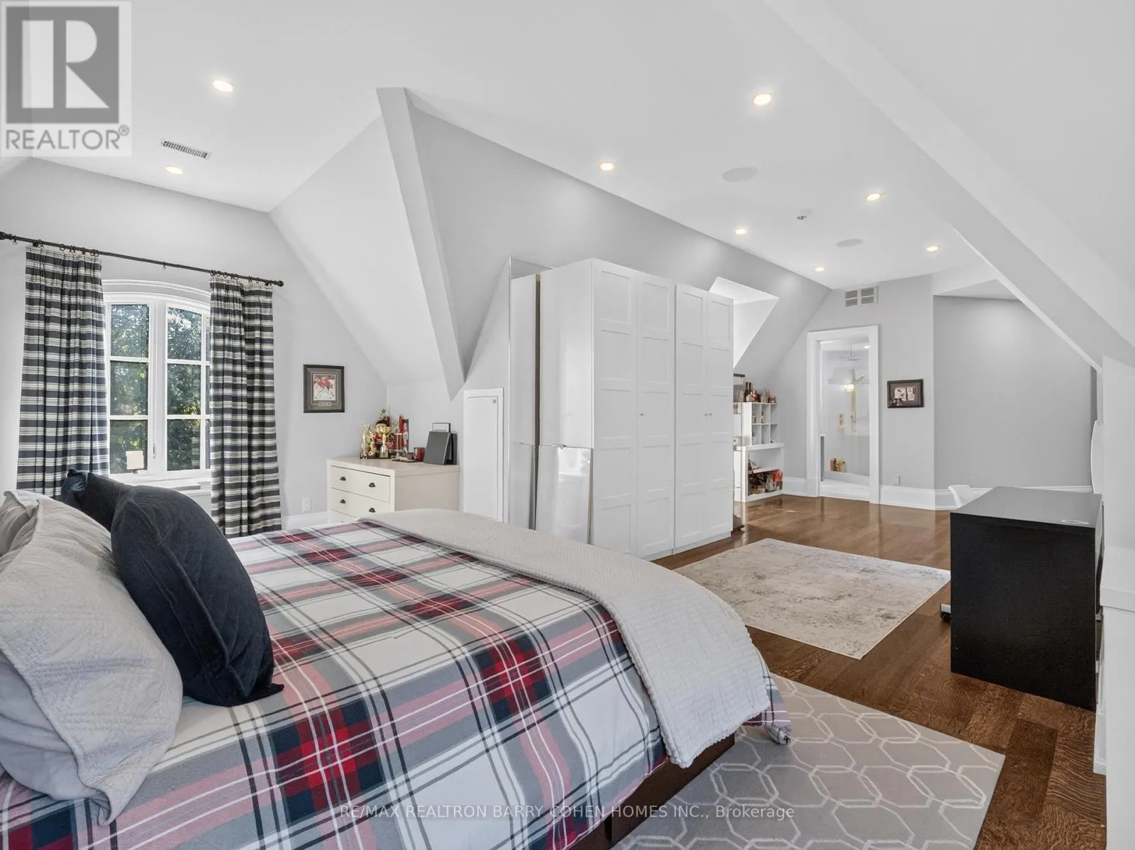 21 DON RIDGE DRIVE