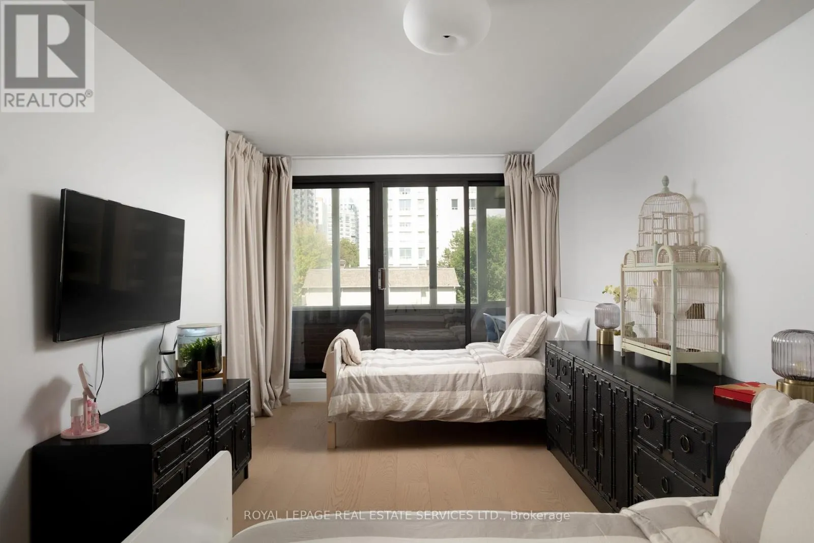 402 - 349 ST. CLAIR AVENUE W